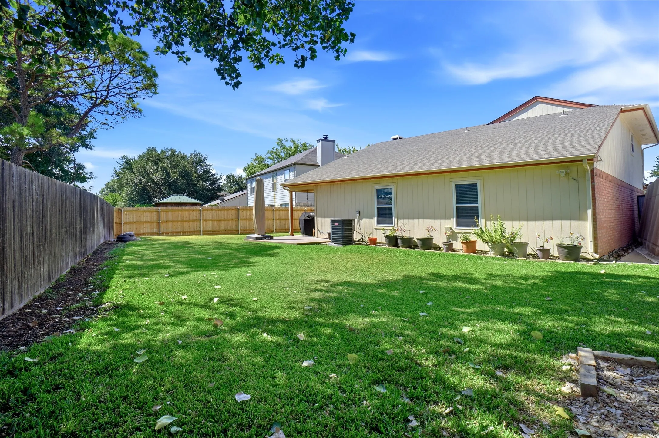 Single Family Residence For Sale in Tarrant County , 5305 Faireast Court, Arlington, Texas 76018, 4 Bedroom, 3 Bathroom, 2 Garage spaces, 2,086 Sqft, built in 1991, mls#21354127, Real Estate Agent in Arlington, Homes For Sale in Tarrant county, Homes For Sale in Arlington, Realtor in Arlington Texas, Real Estate Brokerage Independent Realty Texas, Luminita Cordes Realtor