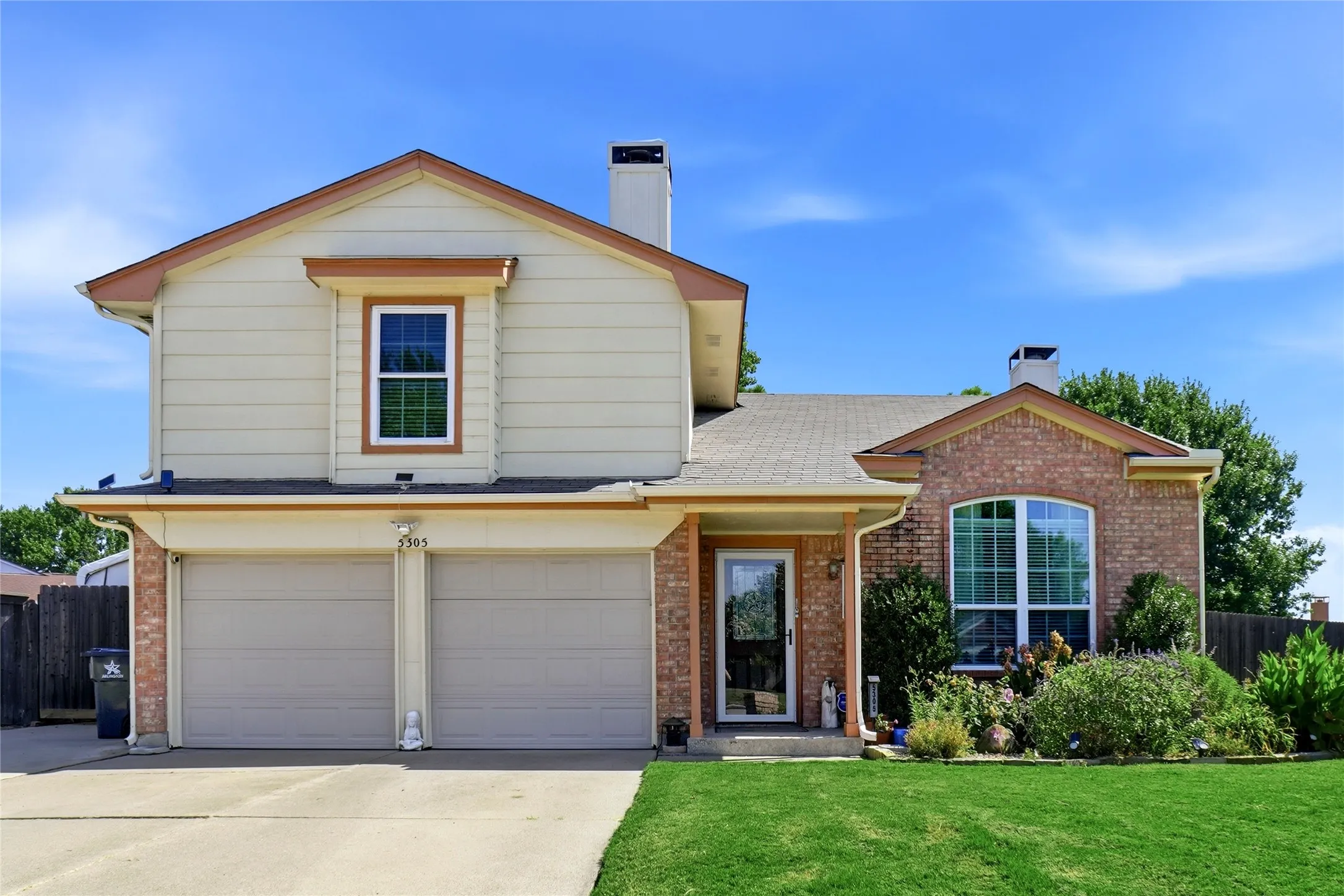 Single Family Residence For Sale in Tarrant County , 5305 Faireast Court, Arlington, Texas 76018, 4 Bedroom, 3 Bathroom, 2 Garage spaces, 2,086 Sqft, built in 1991, mls#21354127, Real Estate Agent in Arlington, Homes For Sale in Tarrant county, Homes For Sale in Arlington, Realtor in Arlington Texas, Real Estate Brokerage Independent Realty Texas, Luminita Cordes Realtor