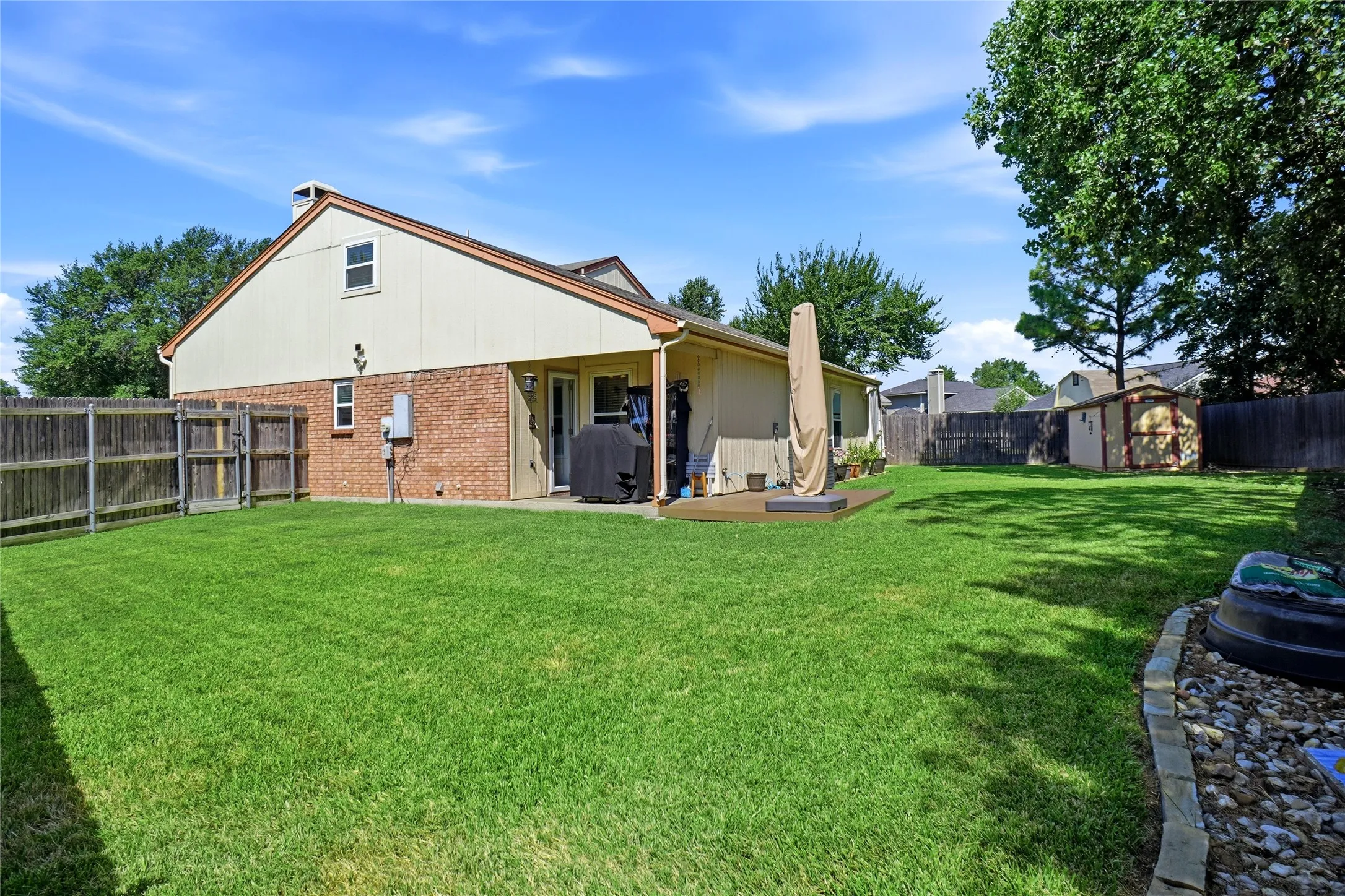 Single Family Residence For Sale in Tarrant County , 5305 Faireast Court, Arlington, Texas 76018, 4 Bedroom, 3 Bathroom, 2 Garage spaces, 2,086 Sqft, built in 1991, mls#21354127, Real Estate Agent in Arlington, Homes For Sale in Tarrant county, Homes For Sale in Arlington, Realtor in Arlington Texas, Real Estate Brokerage Independent Realty Texas, Luminita Cordes Realtor