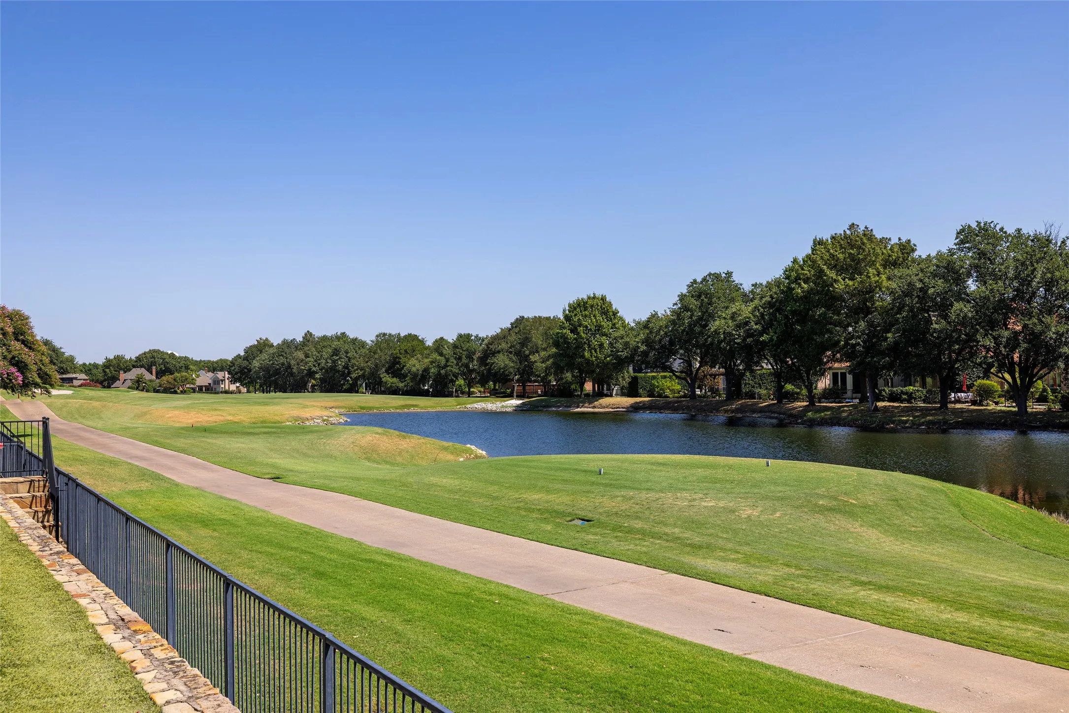 Single Family Residence For Sale in Collin County , 2808 Amesbury Drive, Plano, Texas 75093, 4 Bedroom, 4 Bathroom, 3 Garage spaces, 4,990 Sqft, built in 1992, mls#21350292, Real Estate Agent in Plano, Homes For Sale in Collin county, Homes For Sale in Plano, Realtor in Plano Texas, Real Estate Brokerage Independent Realty Texas, Luminita Cordes Realtor