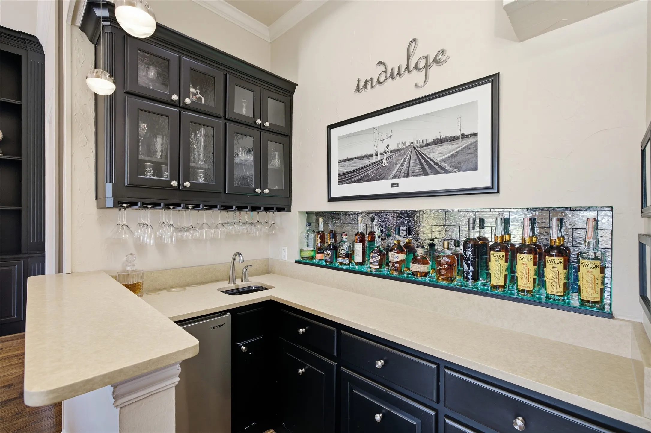Wet Bar with Sonic Icemaker