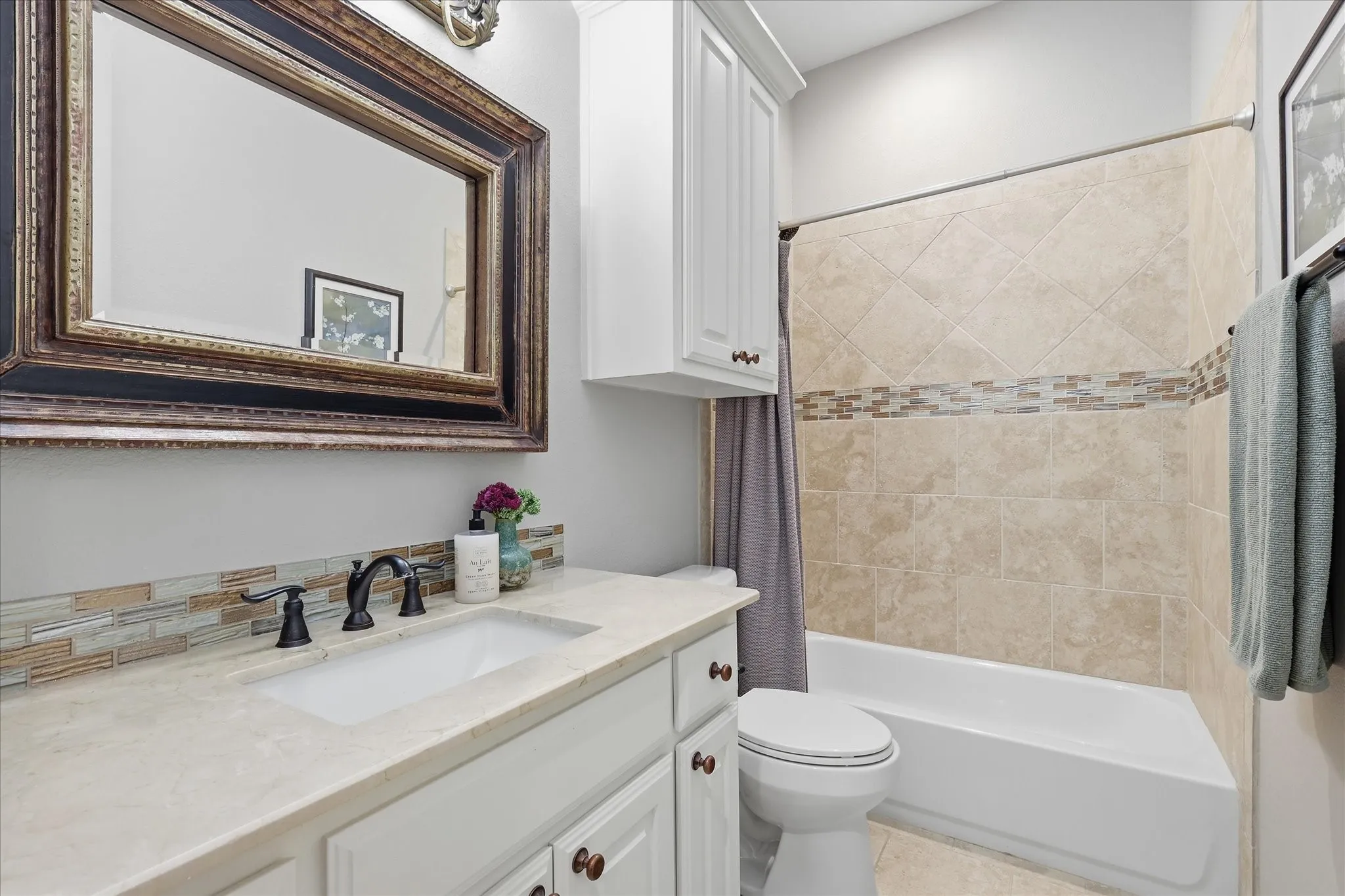 Single Family Residence For Sale in Denton County , 412 Nora Lane, Argyle, Texas 76226, 4 Bedroom, 3 Bathroom, 3 Garage spaces, 3,112 Sqft, built in 2015, mls#21356664, Real Estate Agent in Argyle, Homes For Sale in Denton county, Homes For Sale in Argyle, Realtor in Argyle Texas, Real Estate Brokerage Independent Realty Texas, Luminita Cordes Realtor