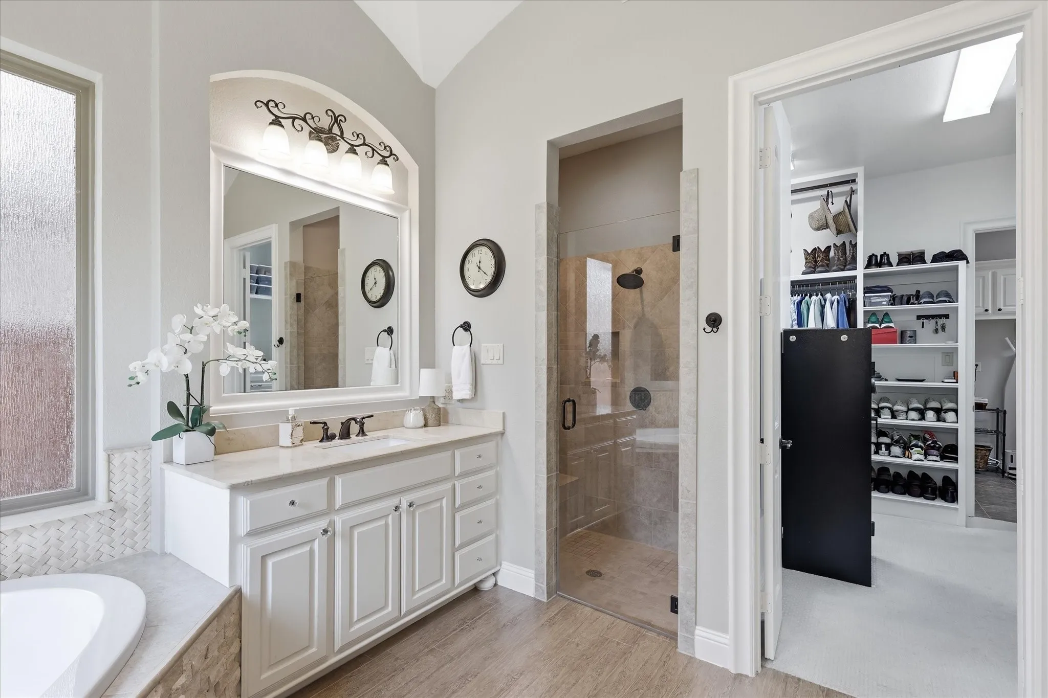 Single Family Residence For Sale in Denton County , 412 Nora Lane, Argyle, Texas 76226, 4 Bedroom, 3 Bathroom, 3 Garage spaces, 3,112 Sqft, built in 2015, mls#21356664, Real Estate Agent in Argyle, Homes For Sale in Denton county, Homes For Sale in Argyle, Realtor in Argyle Texas, Real Estate Brokerage Independent Realty Texas, Luminita Cordes Realtor