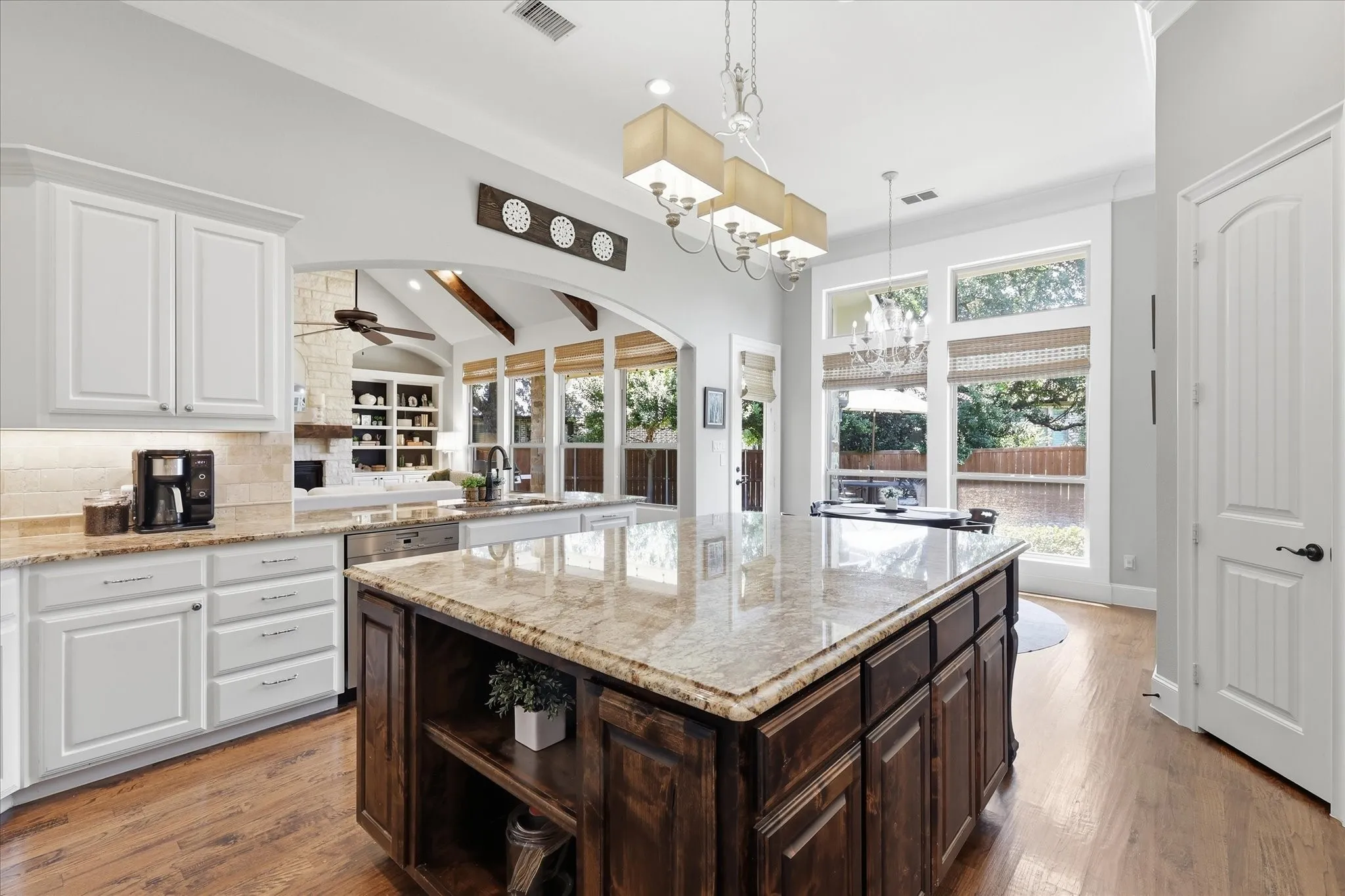 Single Family Residence For Sale in Denton County , 412 Nora Lane, Argyle, Texas 76226, 4 Bedroom, 3 Bathroom, 3 Garage spaces, 3,112 Sqft, built in 2015, mls#21356664, Real Estate Agent in Argyle, Homes For Sale in Denton county, Homes For Sale in Argyle, Realtor in Argyle Texas, Real Estate Brokerage Independent Realty Texas, Luminita Cordes Realtor