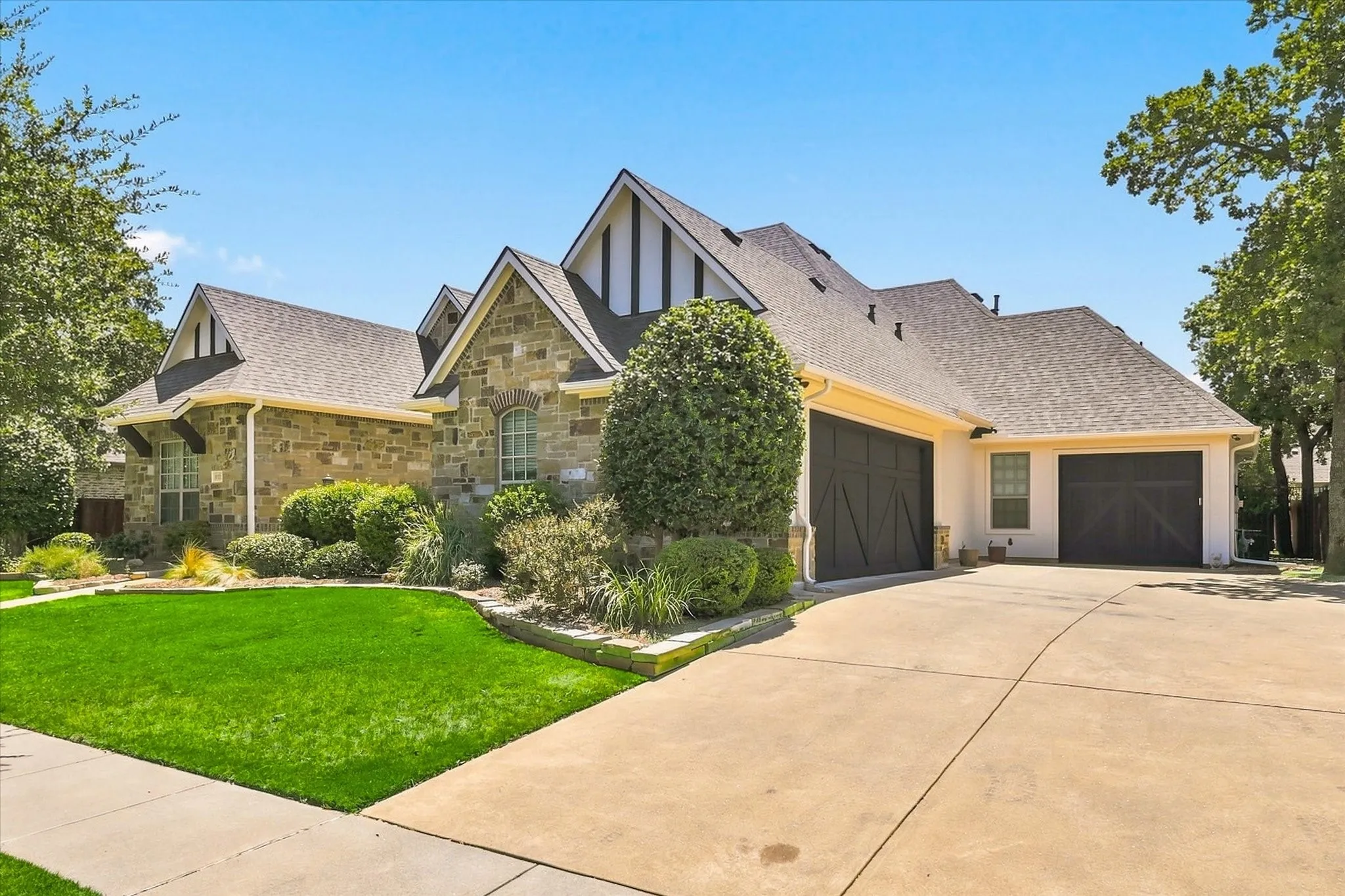 Single Family Residence For Sale in Denton County , 412 Nora Lane, Argyle, Texas 76226, 4 Bedroom, 3 Bathroom, 3 Garage spaces, 3,112 Sqft, built in 2015, mls#21356664, Real Estate Agent in Argyle, Homes For Sale in Denton county, Homes For Sale in Argyle, Realtor in Argyle Texas, Real Estate Brokerage Independent Realty Texas, Luminita Cordes Realtor