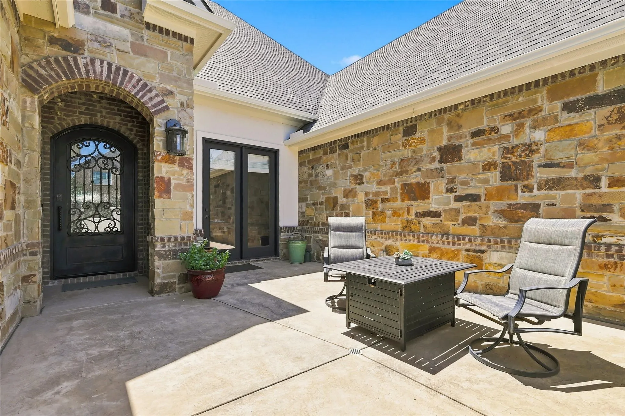 Single Family Residence For Sale in Denton County , 412 Nora Lane, Argyle, Texas 76226, 4 Bedroom, 3 Bathroom, 3 Garage spaces, 3,112 Sqft, built in 2015, mls#21356664, Real Estate Agent in Argyle, Homes For Sale in Denton county, Homes For Sale in Argyle, Realtor in Argyle Texas, Real Estate Brokerage Independent Realty Texas, Luminita Cordes Realtor