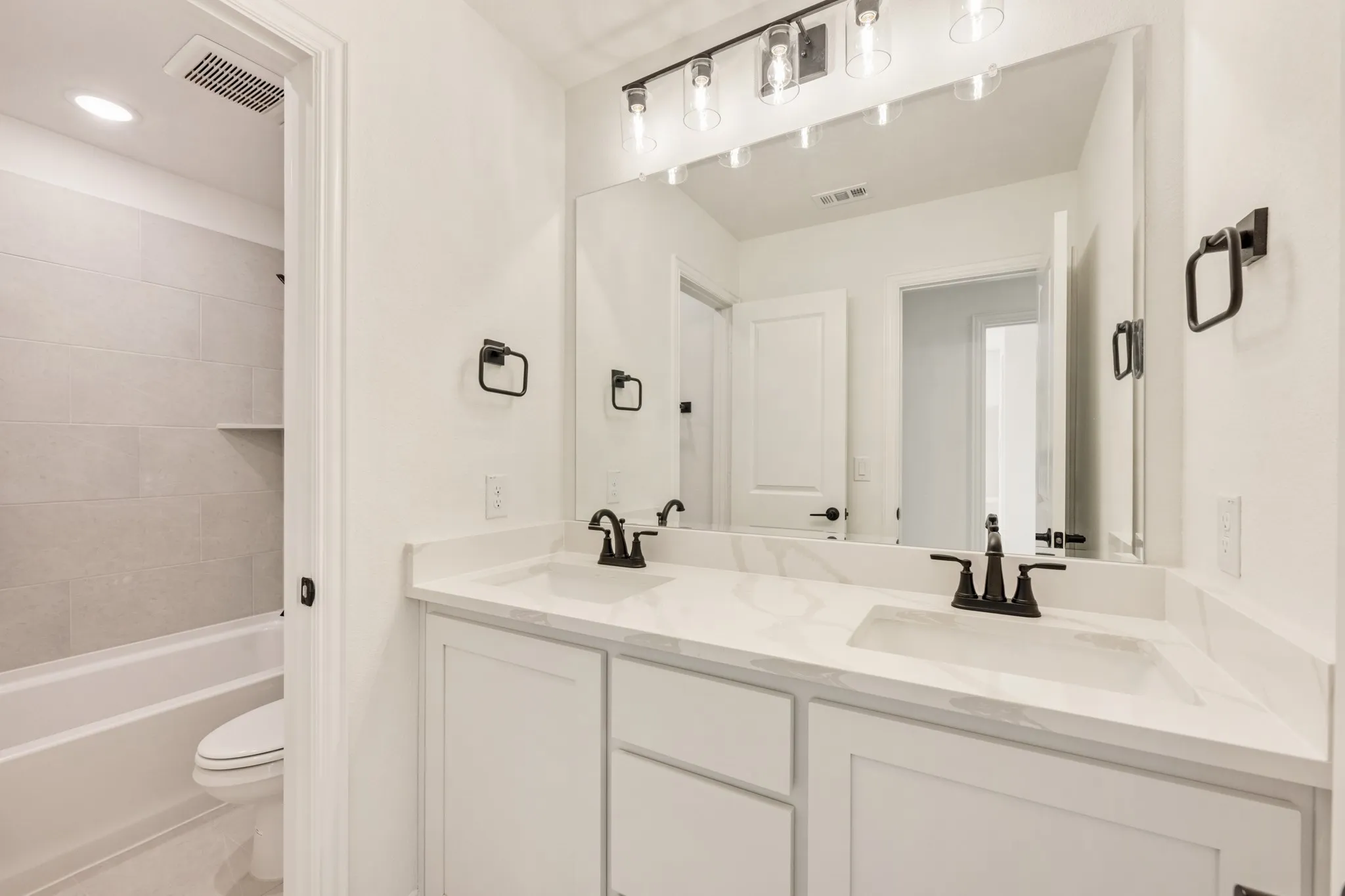 Single Family Residence For Sale in Collin County , 2009 Amber Gate Drive, Anna, Texas 75409, 4 Bedroom, 3 Bathroom, 2 Garage spaces, 2,759 Sqft, built in 2025, mls#21357517, Real Estate Agent in Anna, Homes For Sale in Collin county, Homes For Sale in Anna, Realtor in Anna Texas, Real Estate Brokerage Independent Realty Texas, Luminita Cordes Realtor