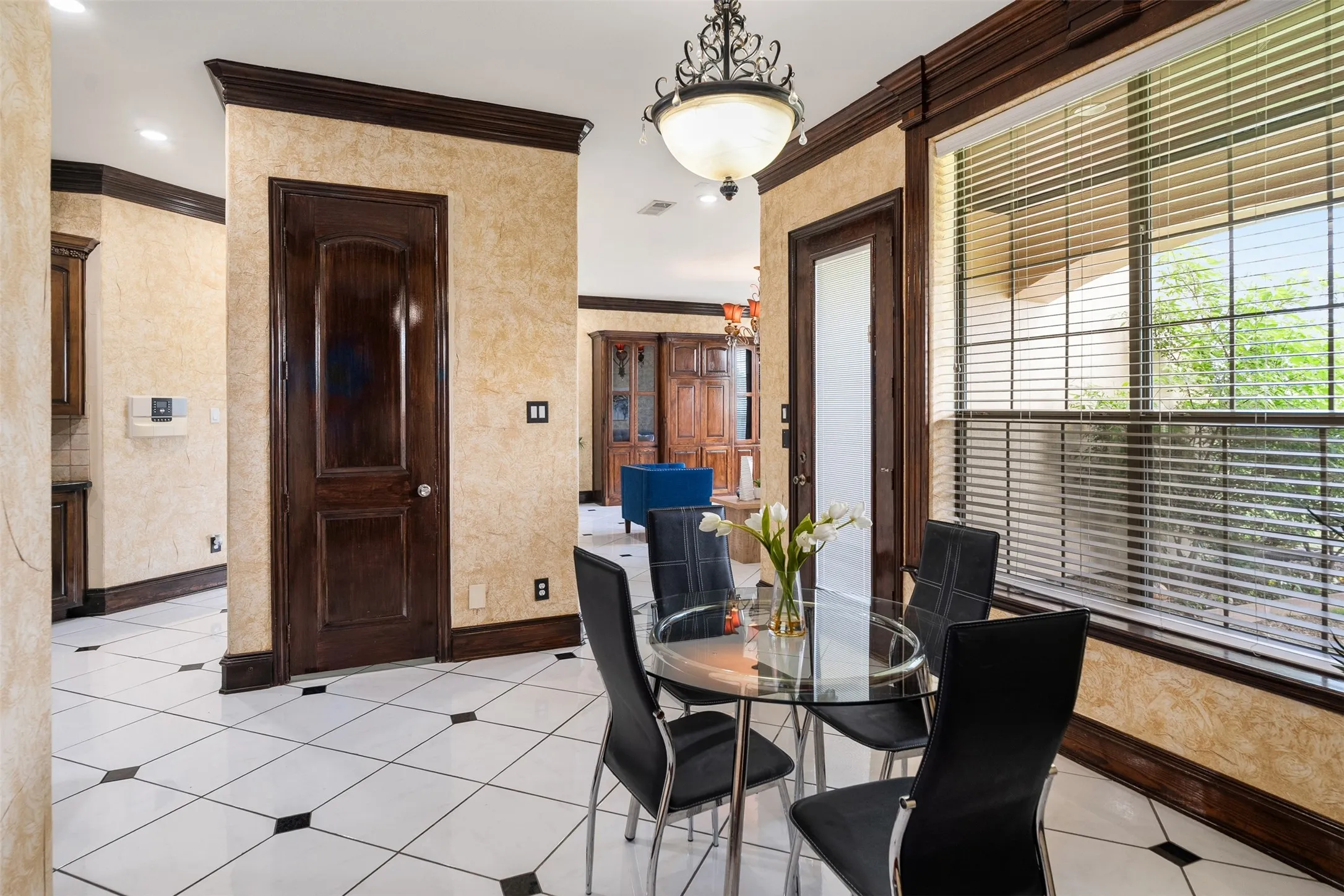 Single Family Residence For Sale in Dallas County , 2627 Wells Court, Cedar Hill, Texas 75104, 7 Bedroom, 7 Bathroom, 3 Garage spaces, 6,300 Sqft, built in 2006, mls#21357521, Real Estate Agent in Cedar Hill, Homes For Sale in Dallas county, Homes For Sale in Cedar Hill, Realtor in Cedar Hill Texas, Real Estate Brokerage Independent Realty Texas, Luminita Cordes Realtor