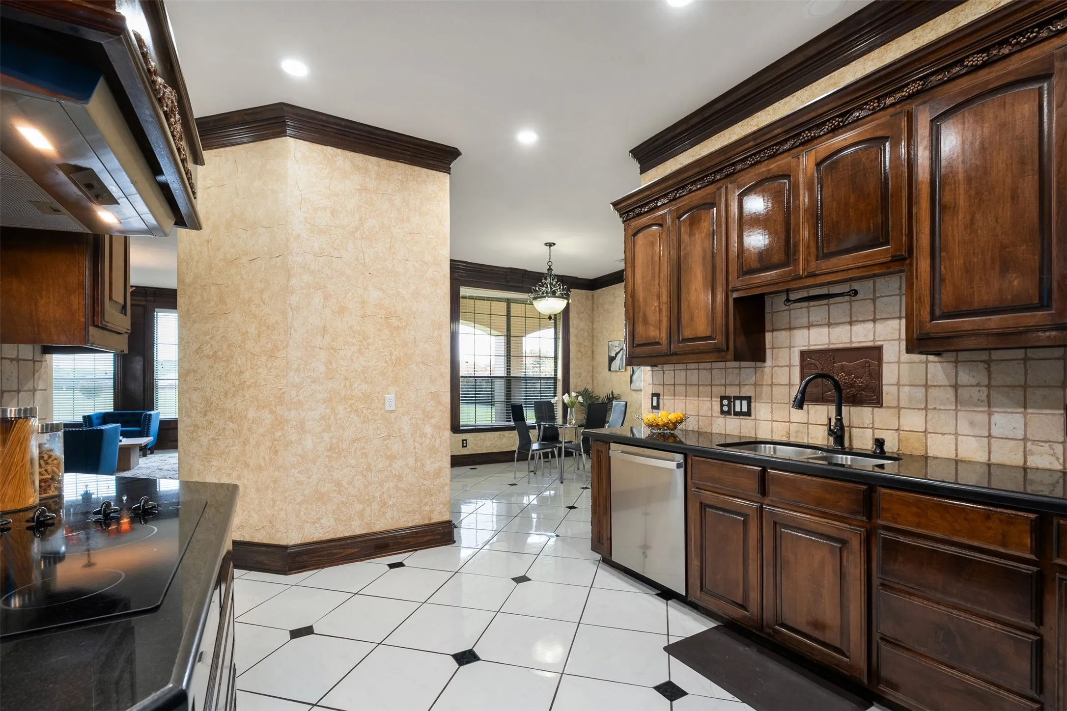 Single Family Residence For Sale in Dallas County , 2627 Wells Court, Cedar Hill, Texas 75104, 7 Bedroom, 7 Bathroom, 3 Garage spaces, 6,300 Sqft, built in 2006, mls#21357521, Real Estate Agent in Cedar Hill, Homes For Sale in Dallas county, Homes For Sale in Cedar Hill, Realtor in Cedar Hill Texas, Real Estate Brokerage Independent Realty Texas, Luminita Cordes Realtor