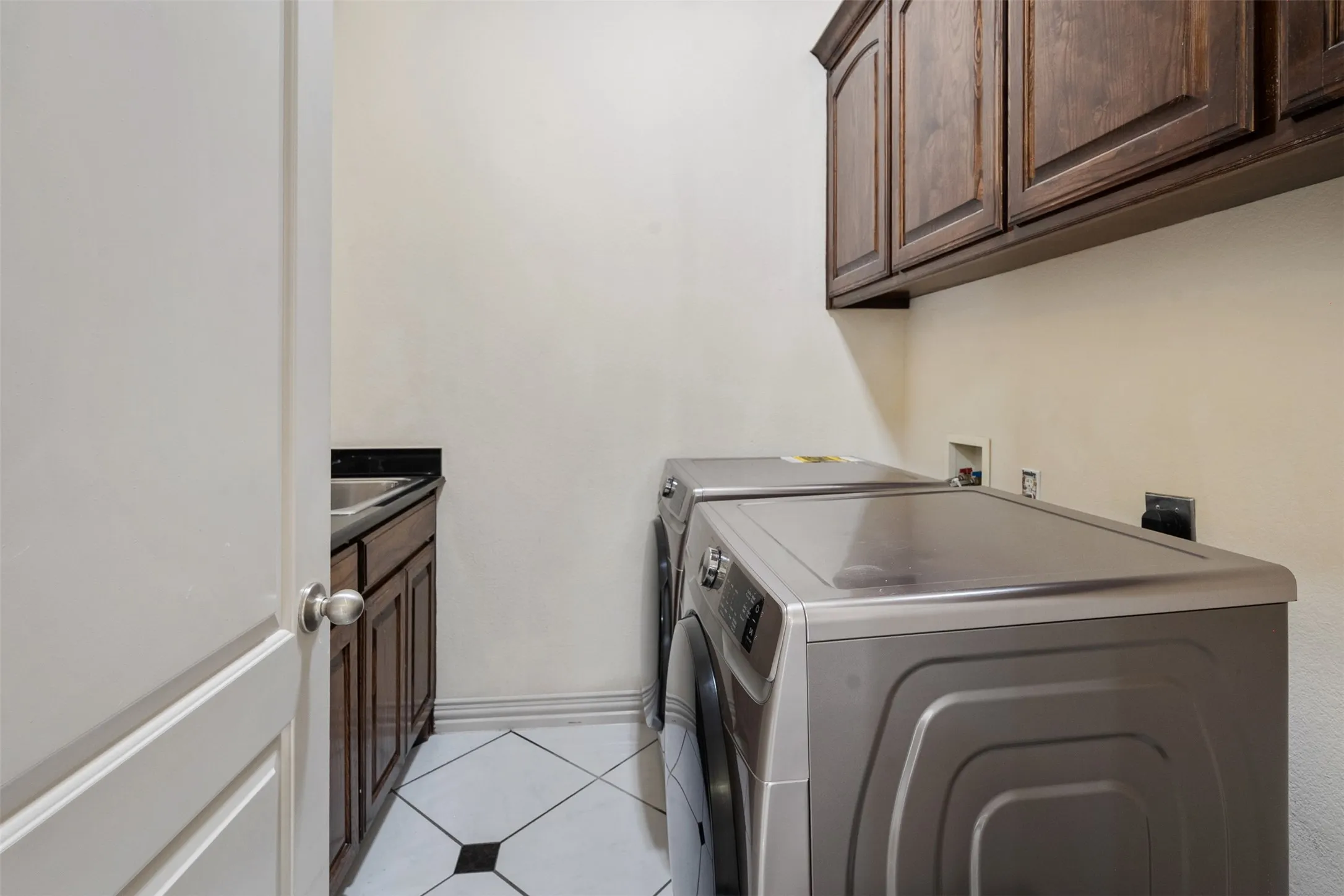 Single Family Residence For Sale in Dallas County , 2627 Wells Court, Cedar Hill, Texas 75104, 7 Bedroom, 7 Bathroom, 3 Garage spaces, 6,300 Sqft, built in 2006, mls#21357521, Real Estate Agent in Cedar Hill, Homes For Sale in Dallas county, Homes For Sale in Cedar Hill, Realtor in Cedar Hill Texas, Real Estate Brokerage Independent Realty Texas, Luminita Cordes Realtor