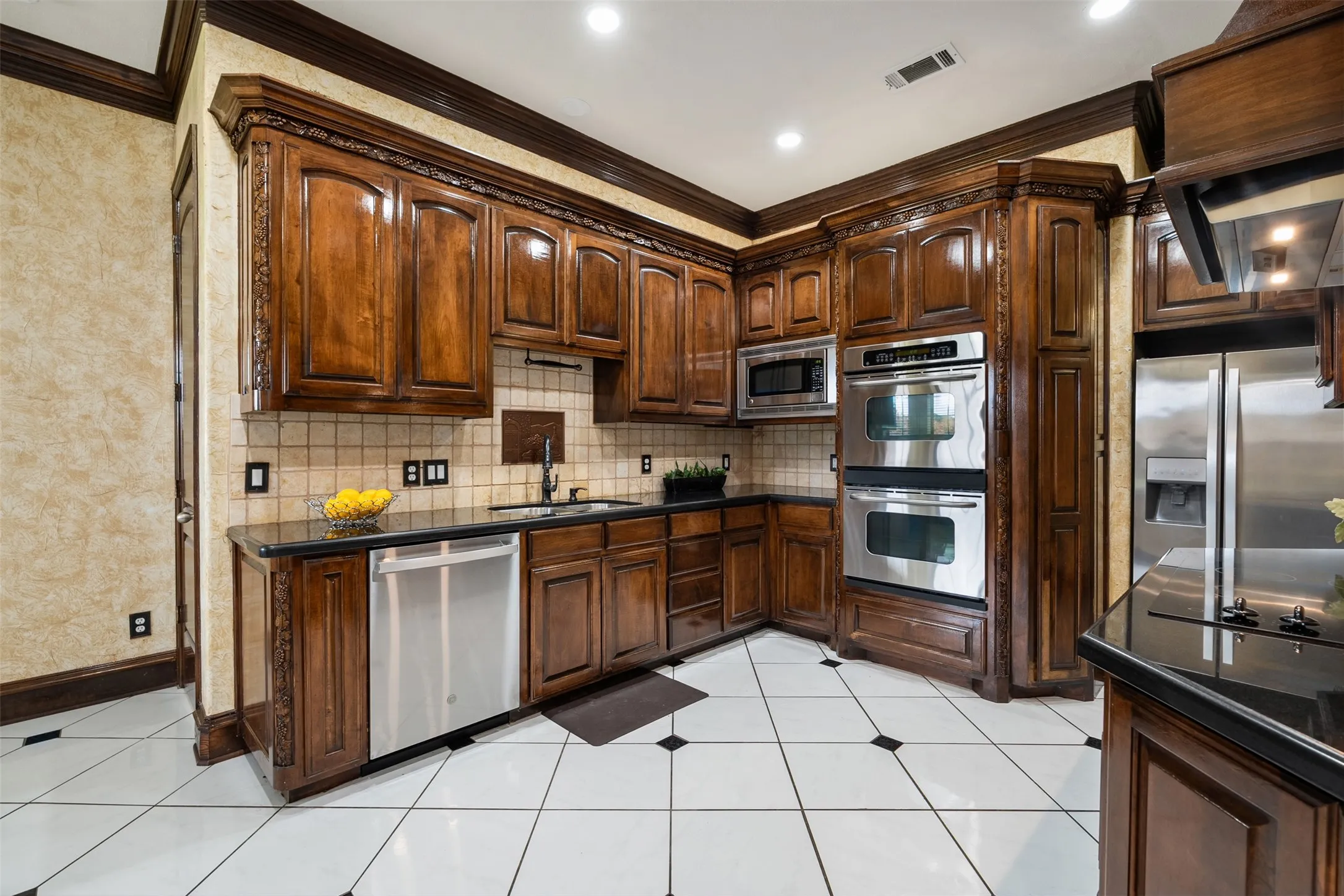 Single Family Residence For Sale in Dallas County , 2627 Wells Court, Cedar Hill, Texas 75104, 7 Bedroom, 7 Bathroom, 3 Garage spaces, 6,300 Sqft, built in 2006, mls#21357521, Real Estate Agent in Cedar Hill, Homes For Sale in Dallas county, Homes For Sale in Cedar Hill, Realtor in Cedar Hill Texas, Real Estate Brokerage Independent Realty Texas, Luminita Cordes Realtor