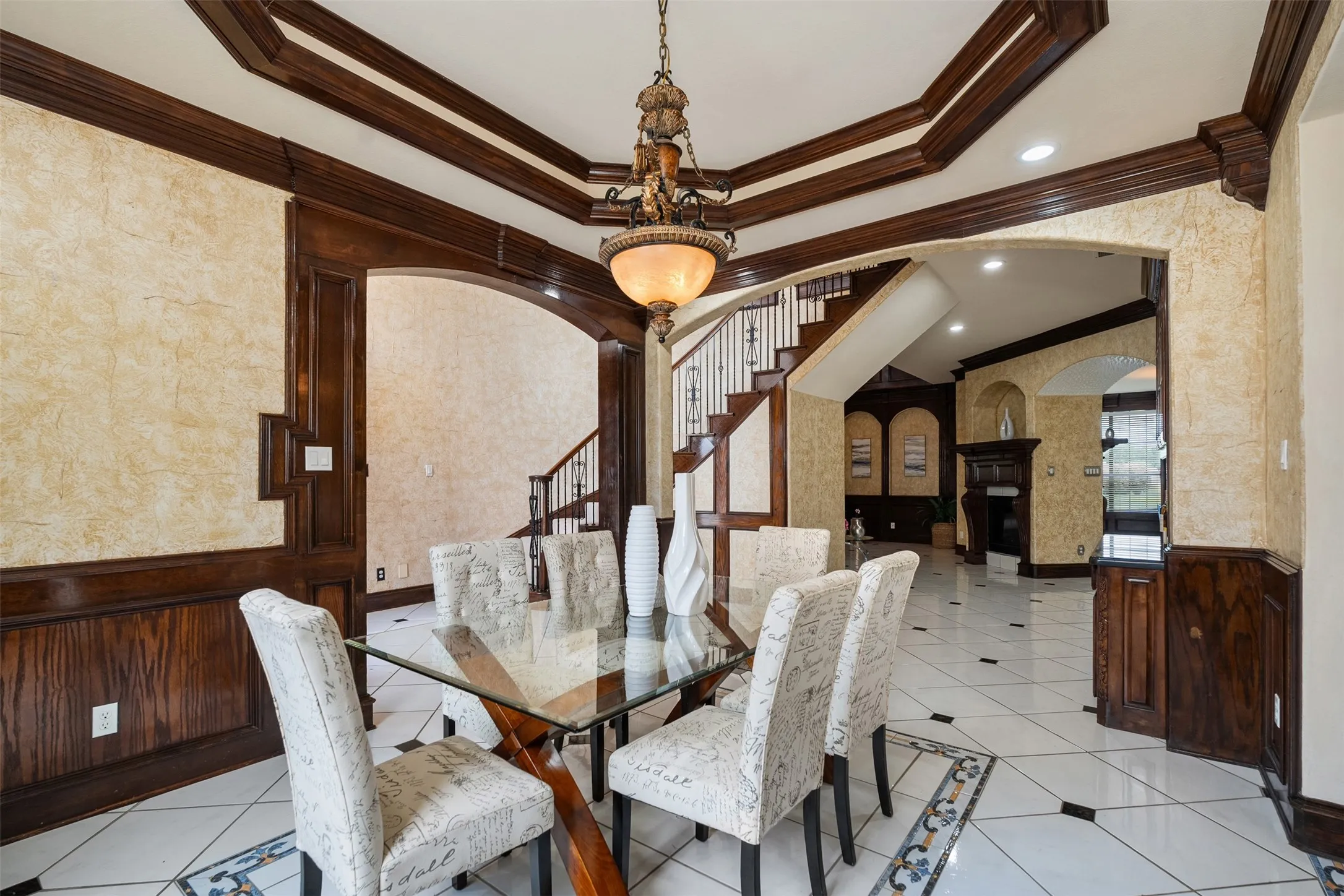 Single Family Residence For Sale in Dallas County , 2627 Wells Court, Cedar Hill, Texas 75104, 7 Bedroom, 7 Bathroom, 3 Garage spaces, 6,300 Sqft, built in 2006, mls#21357521, Real Estate Agent in Cedar Hill, Homes For Sale in Dallas county, Homes For Sale in Cedar Hill, Realtor in Cedar Hill Texas, Real Estate Brokerage Independent Realty Texas, Luminita Cordes Realtor