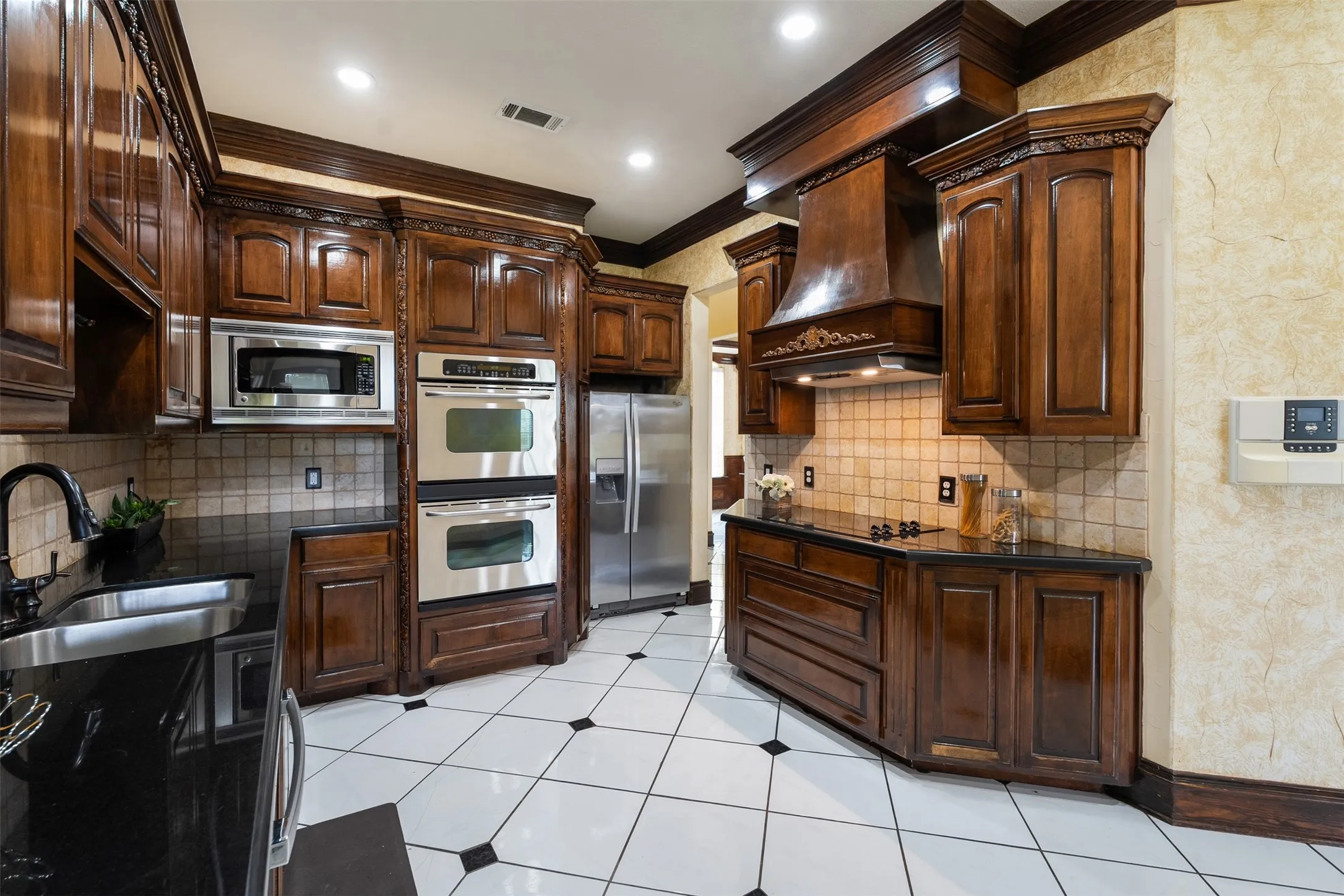 Single Family Residence For Sale in Dallas County , 2627 Wells Court, Cedar Hill, Texas 75104, 7 Bedroom, 7 Bathroom, 3 Garage spaces, 6,300 Sqft, built in 2006, mls#21357521, Real Estate Agent in Cedar Hill, Homes For Sale in Dallas county, Homes For Sale in Cedar Hill, Realtor in Cedar Hill Texas, Real Estate Brokerage Independent Realty Texas, Luminita Cordes Realtor