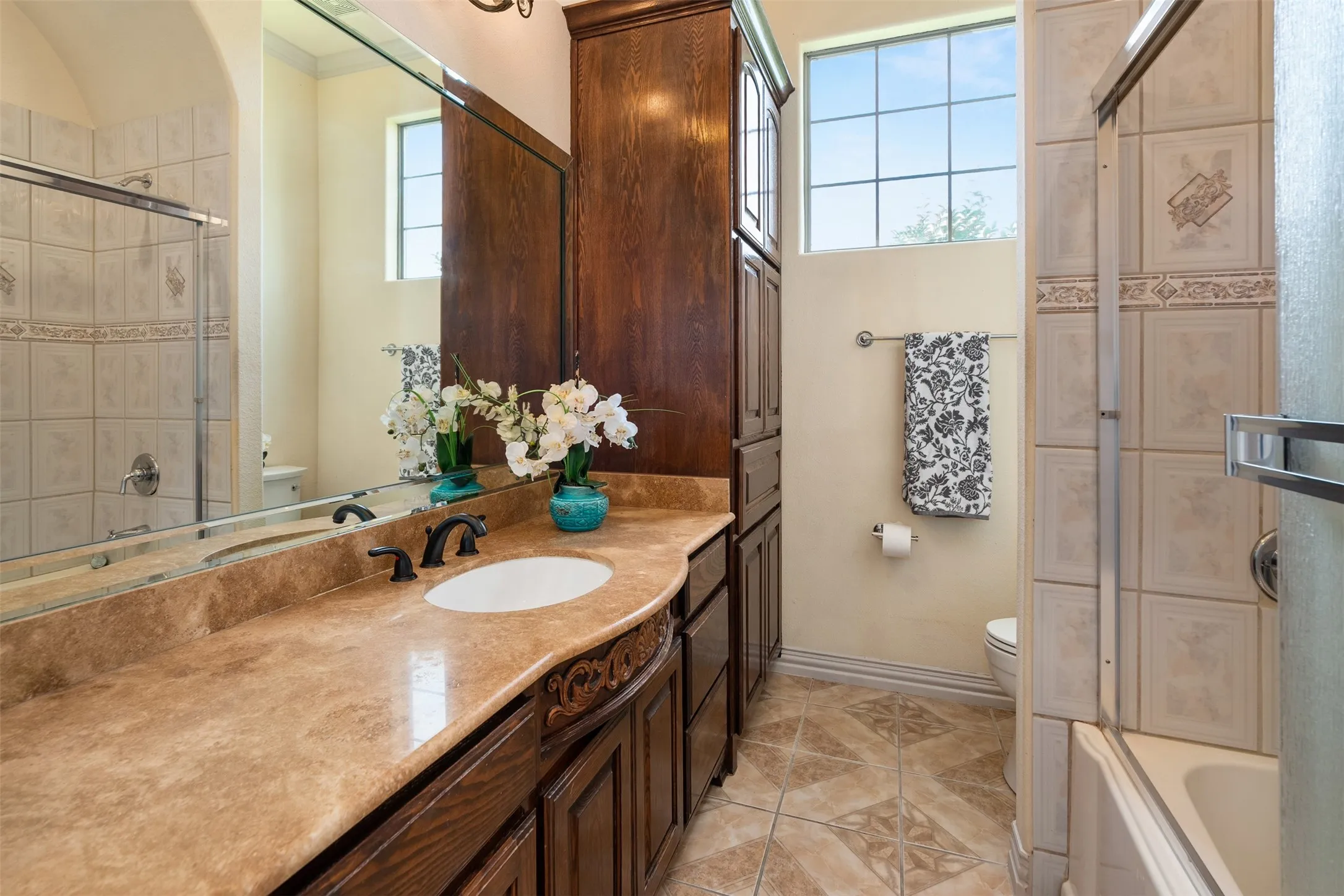 Single Family Residence For Sale in Dallas County , 2627 Wells Court, Cedar Hill, Texas 75104, 7 Bedroom, 7 Bathroom, 3 Garage spaces, 6,300 Sqft, built in 2006, mls#21357521, Real Estate Agent in Cedar Hill, Homes For Sale in Dallas county, Homes For Sale in Cedar Hill, Realtor in Cedar Hill Texas, Real Estate Brokerage Independent Realty Texas, Luminita Cordes Realtor