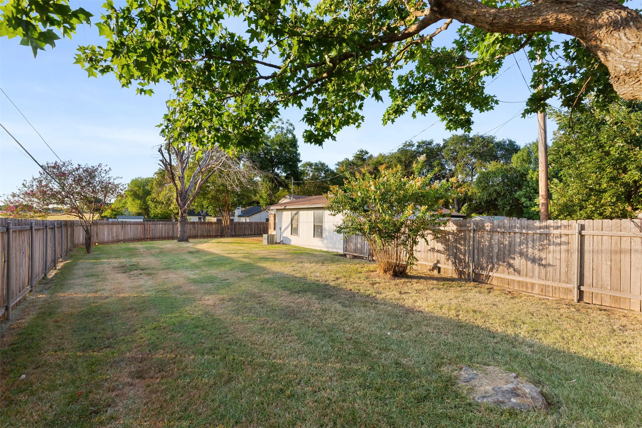 Single Family Residence For Sale in Mc Lennan County , 401 Lindenwood Lane W, Hewitt, Texas 76643, 4 Bedroom, 3 Bathroom, 2 Garage spaces, 2,126 Sqft, built in 1981, mls#21357379, Real Estate Agent in Hewitt, Homes For Sale in Mc Lennan county, Homes For Sale in Hewitt, Realtor in Hewitt Texas, Real Estate Brokerage Independent Realty Texas, Luminita Cordes Realtor