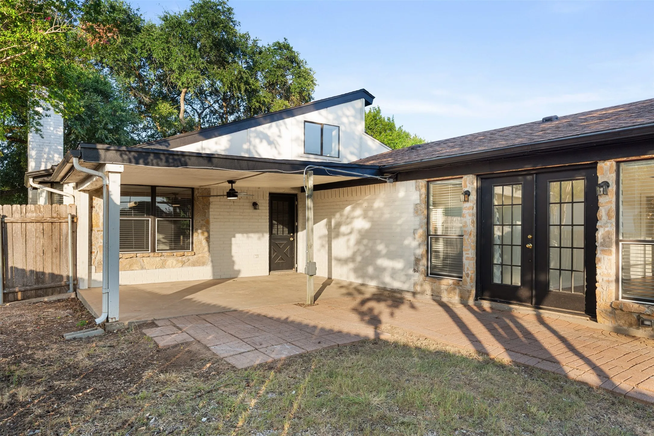 Single Family Residence For Sale in Mc Lennan County , 401 Lindenwood Lane W, Hewitt, Texas 76643, 4 Bedroom, 3 Bathroom, 2 Garage spaces, 2,126 Sqft, built in 1981, mls#21357379, Real Estate Agent in Hewitt, Homes For Sale in Mc Lennan county, Homes For Sale in Hewitt, Realtor in Hewitt Texas, Real Estate Brokerage Independent Realty Texas, Luminita Cordes Realtor