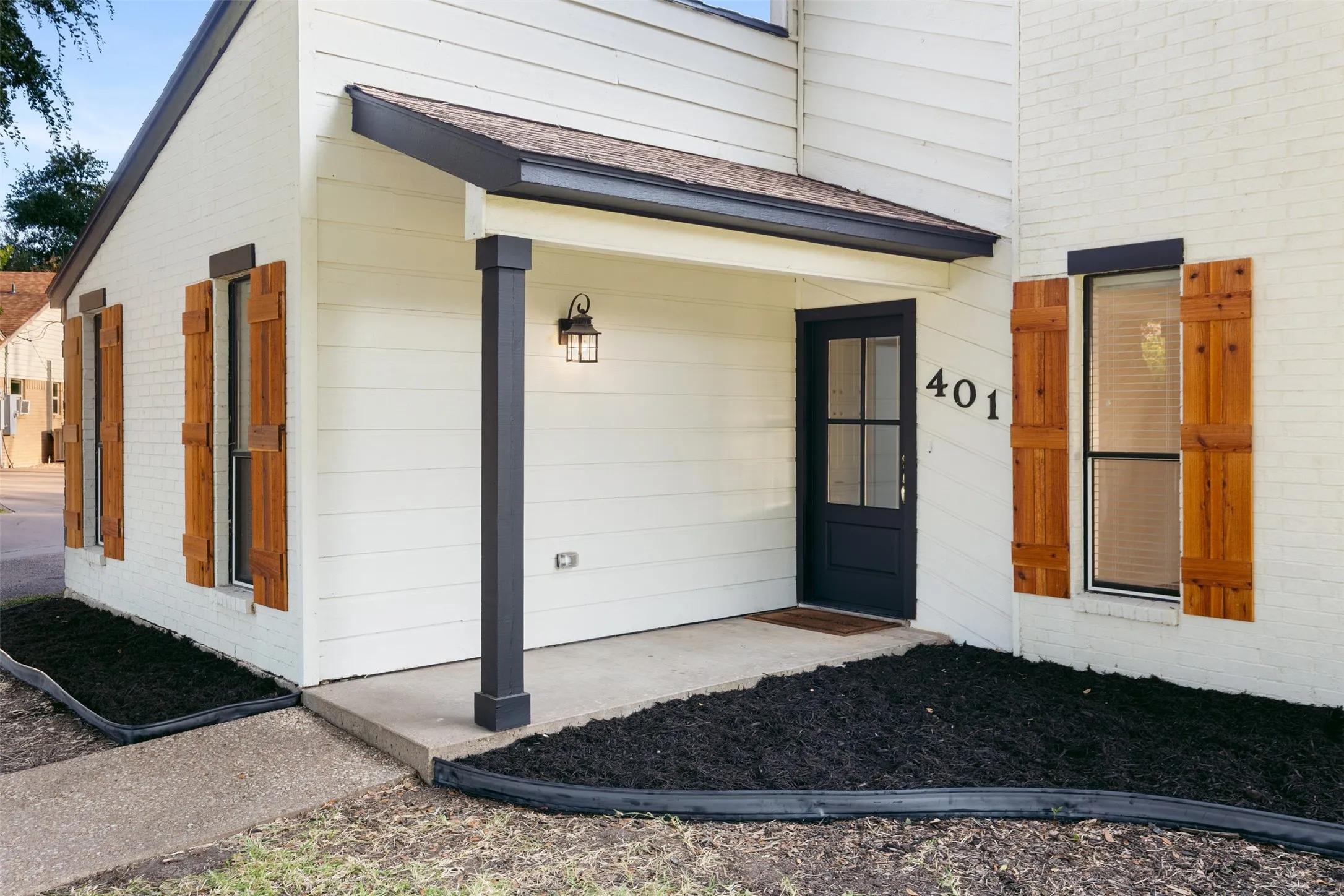 Single Family Residence For Sale in Mc Lennan County , 401 Lindenwood Lane W, Hewitt, Texas 76643, 4 Bedroom, 3 Bathroom, 2 Garage spaces, 2,126 Sqft, built in 1981, mls#21357379, Real Estate Agent in Hewitt, Homes For Sale in Mc Lennan county, Homes For Sale in Hewitt, Realtor in Hewitt Texas, Real Estate Brokerage Independent Realty Texas, Luminita Cordes Realtor