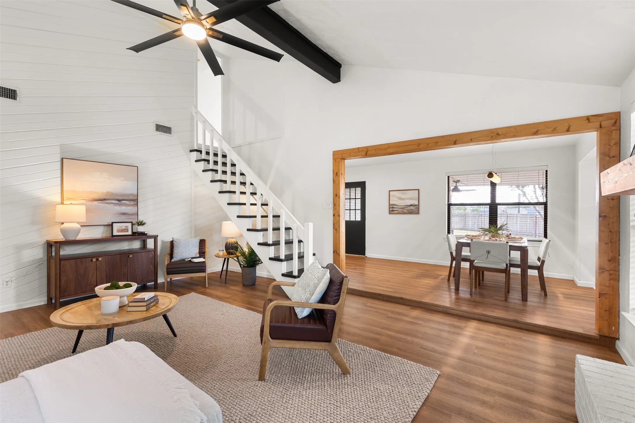 Single Family Residence For Sale in Mc Lennan County , 401 Lindenwood Lane W, Hewitt, Texas 76643, 4 Bedroom, 3 Bathroom, 2 Garage spaces, 2,126 Sqft, built in 1981, mls#21357379, Real Estate Agent in Hewitt, Homes For Sale in Mc Lennan county, Homes For Sale in Hewitt, Realtor in Hewitt Texas, Real Estate Brokerage Independent Realty Texas, Luminita Cordes Realtor