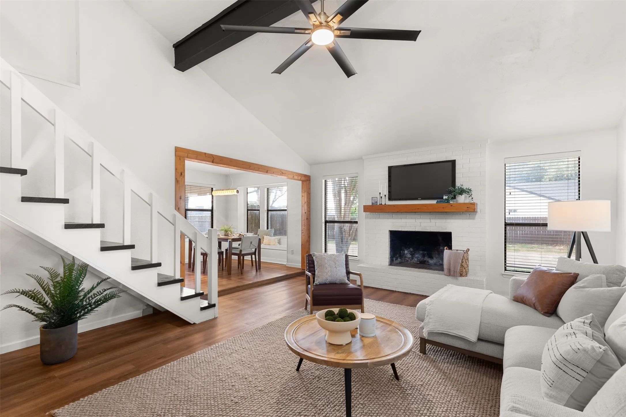Single Family Residence For Sale in Mc Lennan County , 401 Lindenwood Lane W, Hewitt, Texas 76643, 4 Bedroom, 3 Bathroom, 2 Garage spaces, 2,126 Sqft, built in 1981, mls#21357379, Real Estate Agent in Hewitt, Homes For Sale in Mc Lennan county, Homes For Sale in Hewitt, Realtor in Hewitt Texas, Real Estate Brokerage Independent Realty Texas, Luminita Cordes Realtor