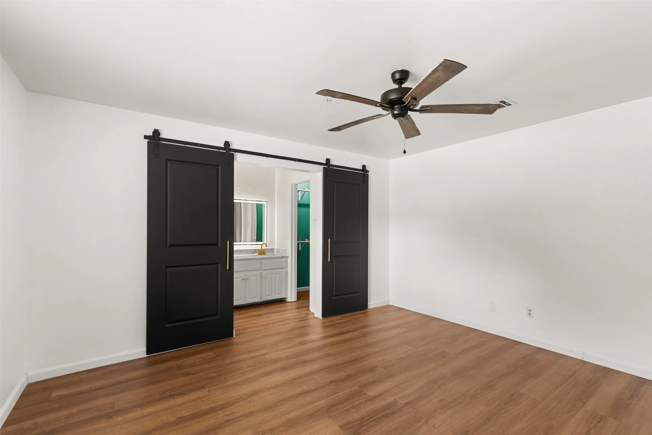 Single Family Residence For Sale in Mc Lennan County , 401 Lindenwood Lane W, Hewitt, Texas 76643, 4 Bedroom, 3 Bathroom, 2 Garage spaces, 2,126 Sqft, built in 1981, mls#21357379, Real Estate Agent in Hewitt, Homes For Sale in Mc Lennan county, Homes For Sale in Hewitt, Realtor in Hewitt Texas, Real Estate Brokerage Independent Realty Texas, Luminita Cordes Realtor