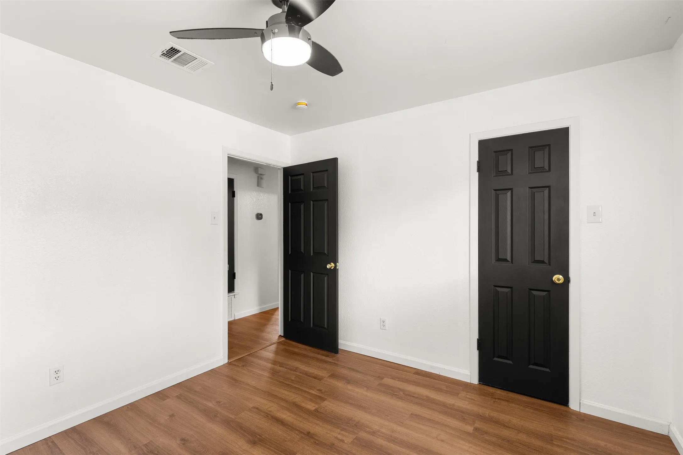 Single Family Residence For Sale in Mc Lennan County , 401 Lindenwood Lane W, Hewitt, Texas 76643, 4 Bedroom, 3 Bathroom, 2 Garage spaces, 2,126 Sqft, built in 1981, mls#21357379, Real Estate Agent in Hewitt, Homes For Sale in Mc Lennan county, Homes For Sale in Hewitt, Realtor in Hewitt Texas, Real Estate Brokerage Independent Realty Texas, Luminita Cordes Realtor