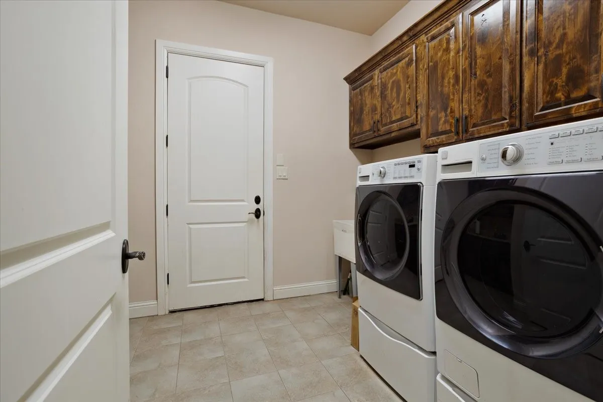 Single Family Residence For Sale in Collin County , 8636 Morgan Road, Blue Ridge, Texas 75424, 3 Bedroom, 4 Bathroom, 3 Garage spaces, 3,324 Sqft, built in 2016, mls#21356431, Real Estate Agent in Blue Ridge, Homes For Sale in Collin county, Homes For Sale in Blue Ridge, Realtor in Blue Ridge Texas, Real Estate Brokerage Independent Realty Texas, Luminita Cordes Realtor
