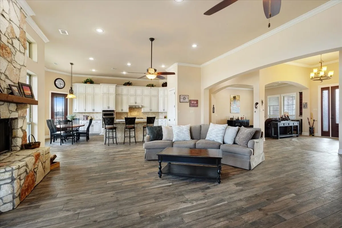 Single Family Residence For Sale in Collin County , 8636 Morgan Road, Blue Ridge, Texas 75424, 3 Bedroom, 4 Bathroom, 3 Garage spaces, 3,324 Sqft, built in 2016, mls#21356431, Real Estate Agent in Blue Ridge, Homes For Sale in Collin county, Homes For Sale in Blue Ridge, Realtor in Blue Ridge Texas, Real Estate Brokerage Independent Realty Texas, Luminita Cordes Realtor
