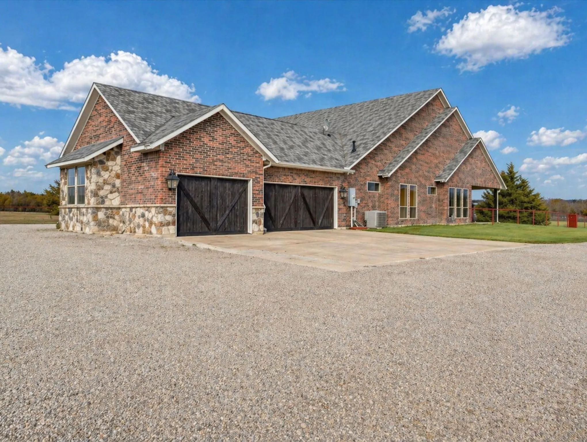 Single Family Residence For Sale in Collin County , 8636 Morgan Road, Blue Ridge, Texas 75424, 3 Bedroom, 4 Bathroom, 3 Garage spaces, 3,324 Sqft, built in 2016, mls#21356431, Real Estate Agent in Blue Ridge, Homes For Sale in Collin county, Homes For Sale in Blue Ridge, Realtor in Blue Ridge Texas, Real Estate Brokerage Independent Realty Texas, Luminita Cordes Realtor