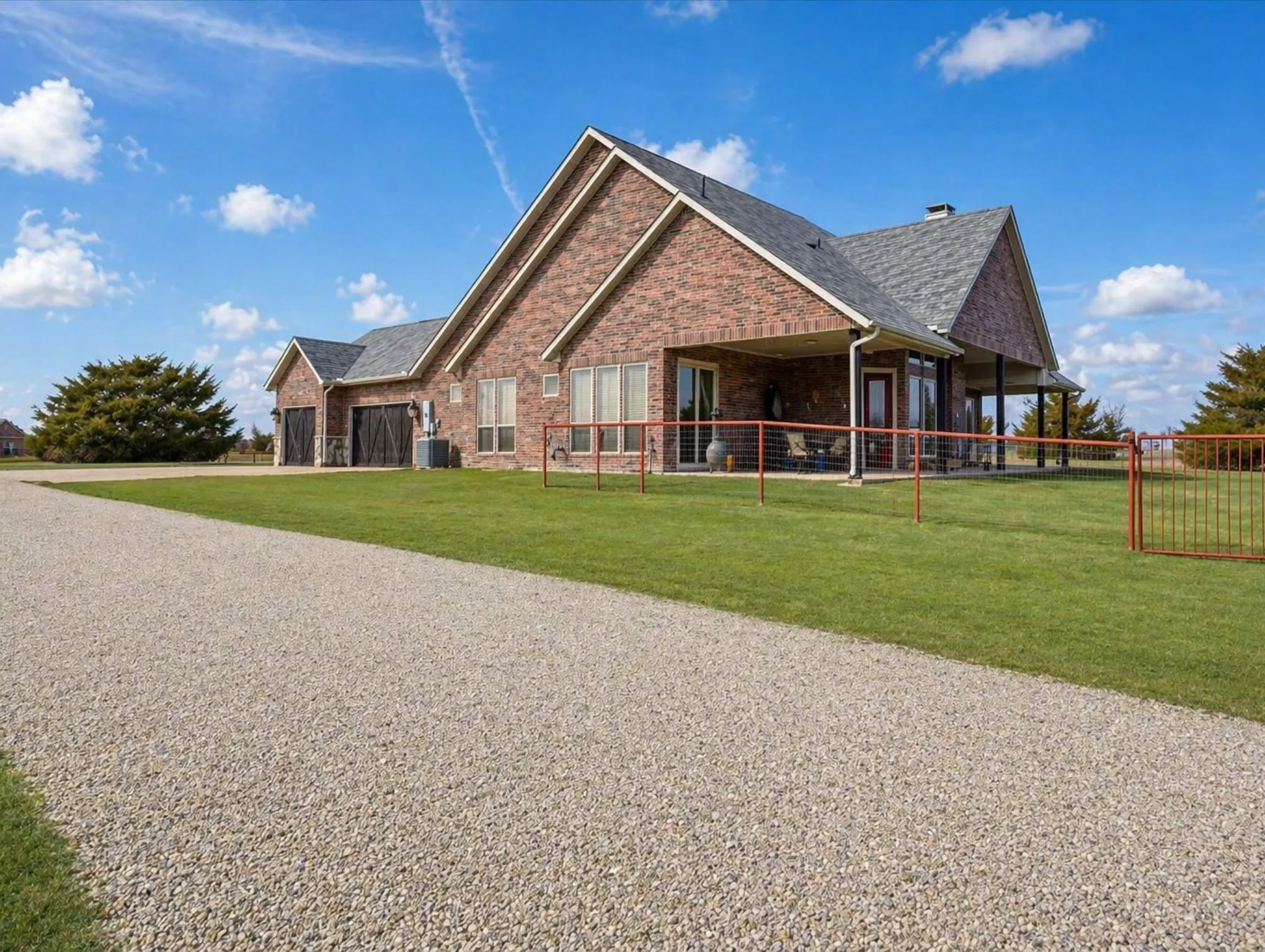 Single Family Residence For Sale in Collin County , 8636 Morgan Road, Blue Ridge, Texas 75424, 3 Bedroom, 4 Bathroom, 3 Garage spaces, 3,324 Sqft, built in 2016, mls#21356431, Real Estate Agent in Blue Ridge, Homes For Sale in Collin county, Homes For Sale in Blue Ridge, Realtor in Blue Ridge Texas, Real Estate Brokerage Independent Realty Texas, Luminita Cordes Realtor