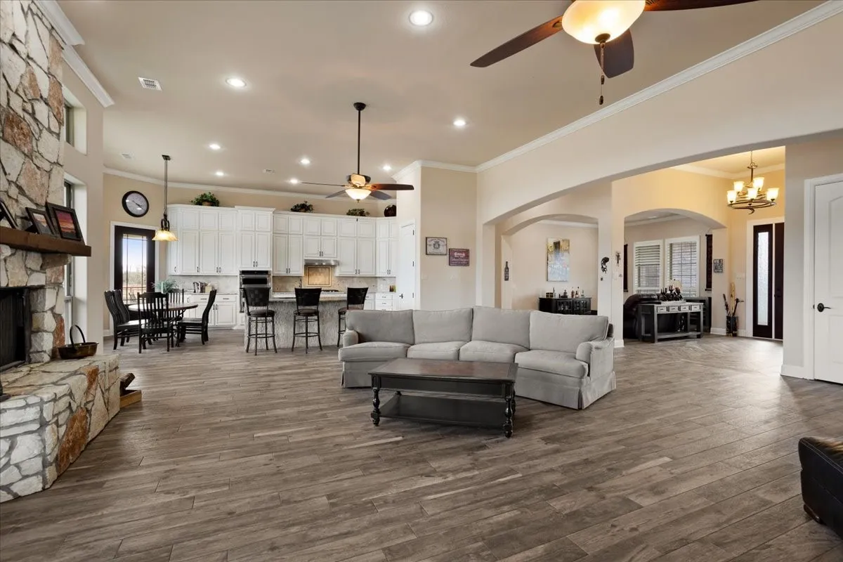 Single Family Residence For Sale in Collin County , 8636 Morgan Road, Blue Ridge, Texas 75424, 3 Bedroom, 4 Bathroom, 3 Garage spaces, 3,324 Sqft, built in 2016, mls#21356431, Real Estate Agent in Blue Ridge, Homes For Sale in Collin county, Homes For Sale in Blue Ridge, Realtor in Blue Ridge Texas, Real Estate Brokerage Independent Realty Texas, Luminita Cordes Realtor