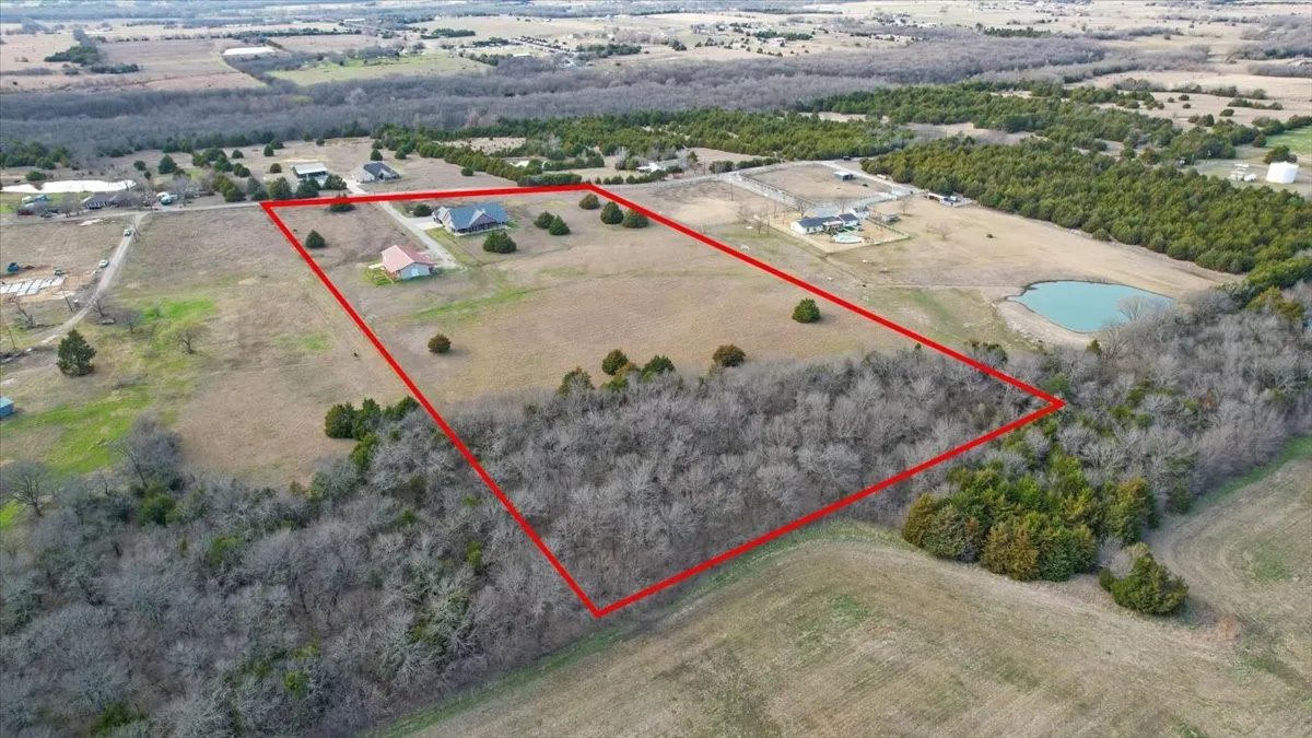 Single Family Residence For Sale in Collin County , 8636 Morgan Road, Blue Ridge, Texas 75424, 3 Bedroom, 4 Bathroom, 3 Garage spaces, 3,324 Sqft, built in 2016, mls#21356431, Real Estate Agent in Blue Ridge, Homes For Sale in Collin county, Homes For Sale in Blue Ridge, Realtor in Blue Ridge Texas, Real Estate Brokerage Independent Realty Texas, Luminita Cordes Realtor
