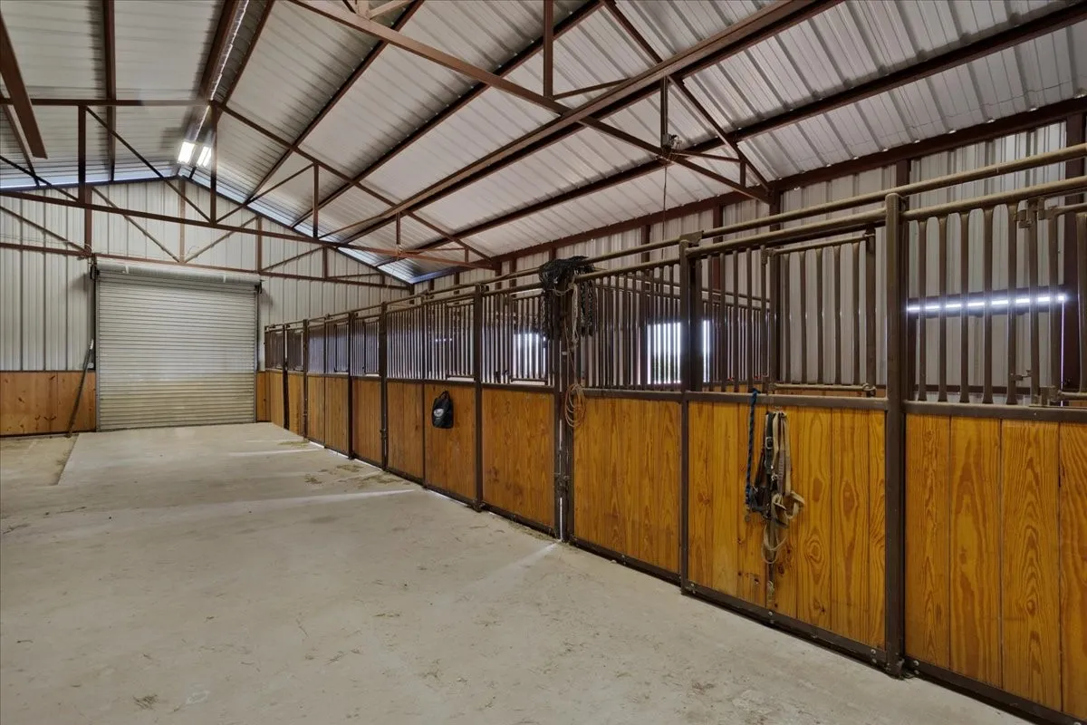 Single Family Residence For Sale in Collin County , 8636 Morgan Road, Blue Ridge, Texas 75424, 3 Bedroom, 4 Bathroom, 3 Garage spaces, 3,324 Sqft, built in 2016, mls#21356431, Real Estate Agent in Blue Ridge, Homes For Sale in Collin county, Homes For Sale in Blue Ridge, Realtor in Blue Ridge Texas, Real Estate Brokerage Independent Realty Texas, Luminita Cordes Realtor