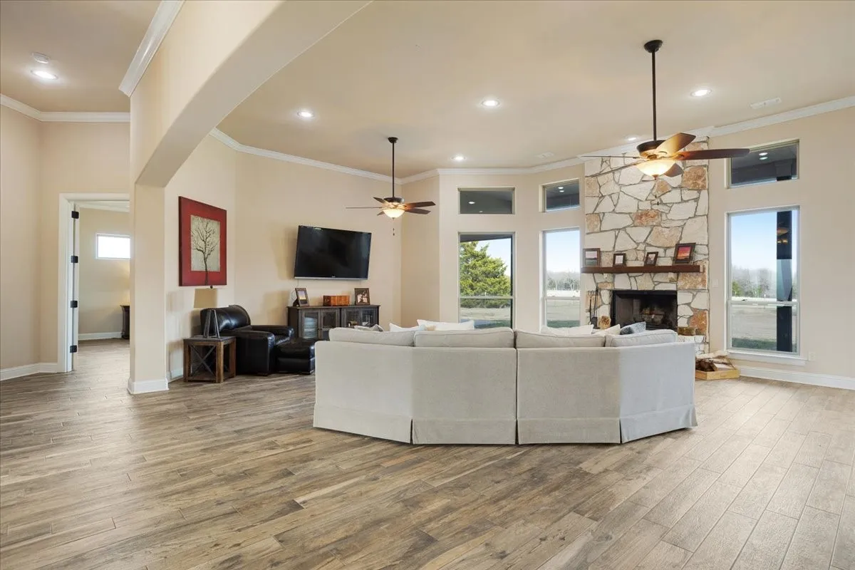 Single Family Residence For Sale in Collin County , 8636 Morgan Road, Blue Ridge, Texas 75424, 3 Bedroom, 4 Bathroom, 3 Garage spaces, 3,324 Sqft, built in 2016, mls#21356431, Real Estate Agent in Blue Ridge, Homes For Sale in Collin county, Homes For Sale in Blue Ridge, Realtor in Blue Ridge Texas, Real Estate Brokerage Independent Realty Texas, Luminita Cordes Realtor