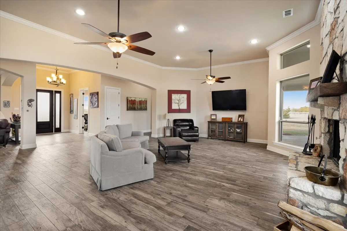 Single Family Residence For Sale in Collin County , 8636 Morgan Road, Blue Ridge, Texas 75424, 3 Bedroom, 4 Bathroom, 3 Garage spaces, 3,324 Sqft, built in 2016, mls#21356431, Real Estate Agent in Blue Ridge, Homes For Sale in Collin county, Homes For Sale in Blue Ridge, Realtor in Blue Ridge Texas, Real Estate Brokerage Independent Realty Texas, Luminita Cordes Realtor