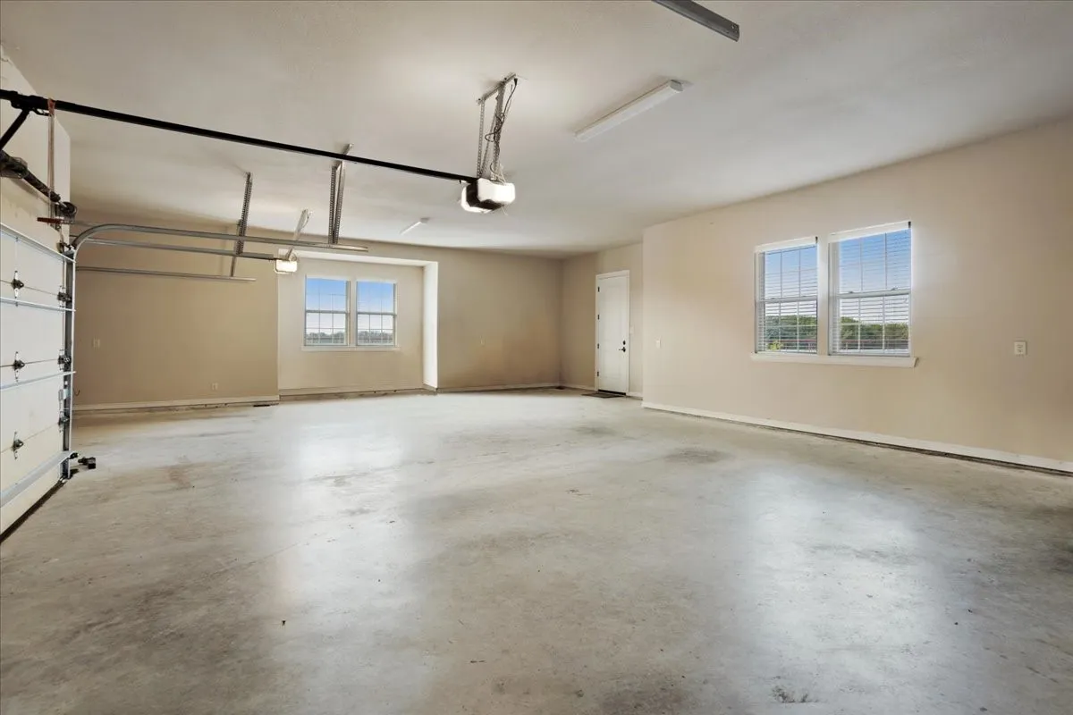 Single Family Residence For Sale in Collin County , 8636 Morgan Road, Blue Ridge, Texas 75424, 3 Bedroom, 4 Bathroom, 3 Garage spaces, 3,324 Sqft, built in 2016, mls#21356431, Real Estate Agent in Blue Ridge, Homes For Sale in Collin county, Homes For Sale in Blue Ridge, Realtor in Blue Ridge Texas, Real Estate Brokerage Independent Realty Texas, Luminita Cordes Realtor