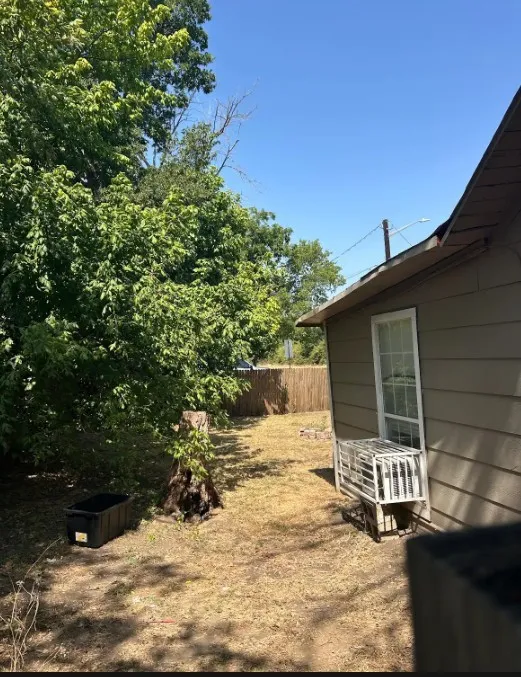Single Family Residence For Rent in Denton County , 802 Cross Timber Street, Denton, Texas 76205, 1 Bedroom, 1 Bathroom, Garage spaces, 572 Sqft, built in 1945, mls#21356890, Real Estate Agent in Denton, Homes For Rent in Denton county, Homes For Rent in Denton, Realtor in Denton Texas, Real Estate Brokerage Independent Realty Texas, Luminita Cordes Realtor