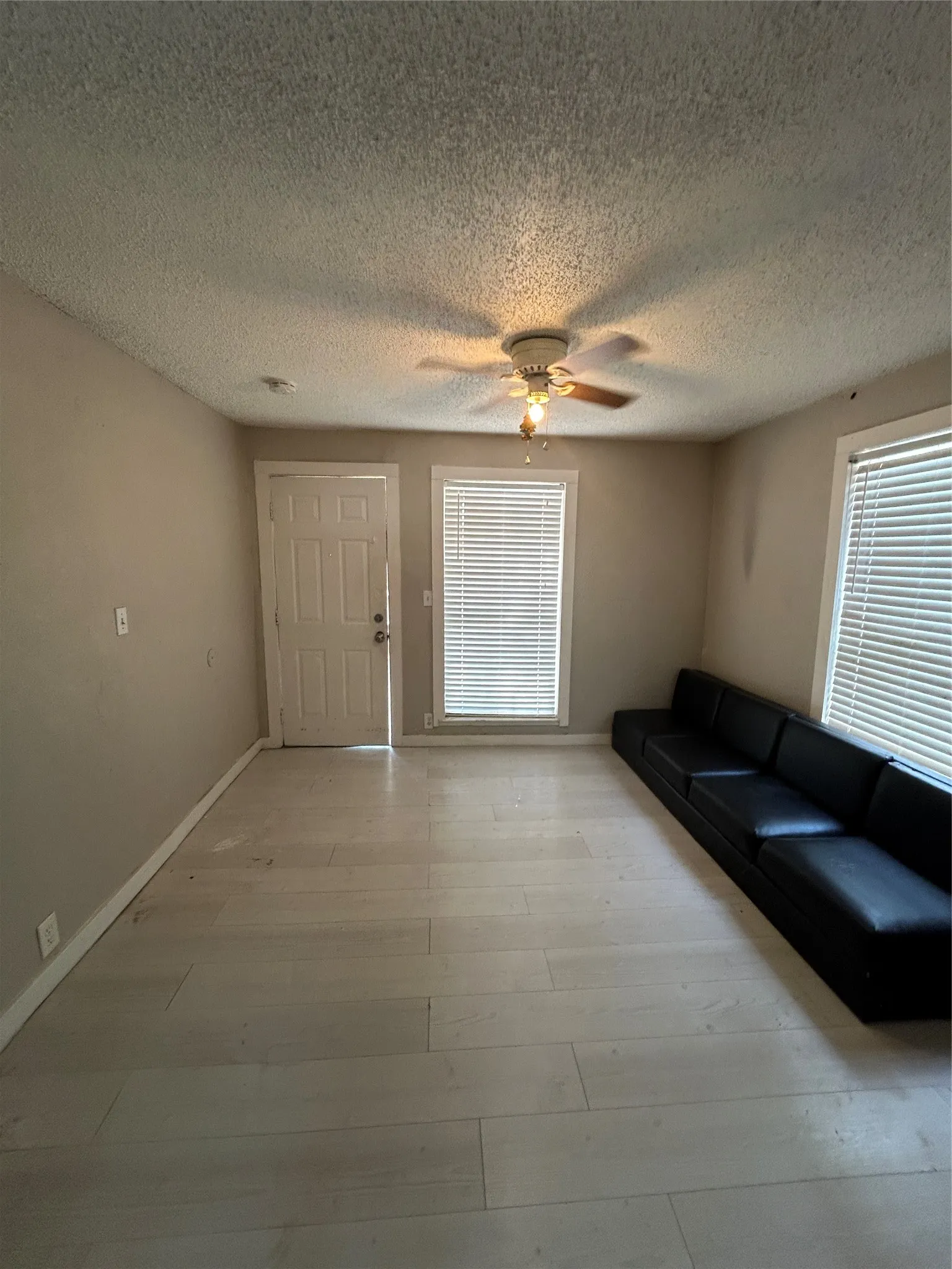 Single Family Residence For Rent in Denton County , 802 Cross Timber Street, Denton, Texas 76205, 1 Bedroom, 1 Bathroom, Garage spaces, 572 Sqft, built in 1945, mls#21356890, Real Estate Agent in Denton, Homes For Rent in Denton county, Homes For Rent in Denton, Realtor in Denton Texas, Real Estate Brokerage Independent Realty Texas, Luminita Cordes Realtor