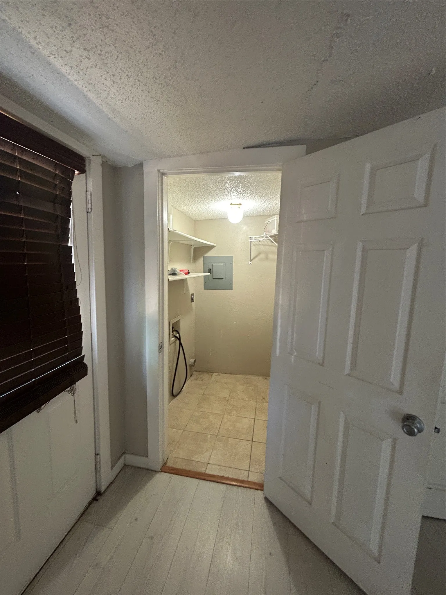 Single Family Residence For Rent in Denton County , 802 Cross Timber Street, Denton, Texas 76205, 1 Bedroom, 1 Bathroom, Garage spaces, 572 Sqft, built in 1945, mls#21356890, Real Estate Agent in Denton, Homes For Rent in Denton county, Homes For Rent in Denton, Realtor in Denton Texas, Real Estate Brokerage Independent Realty Texas, Luminita Cordes Realtor
