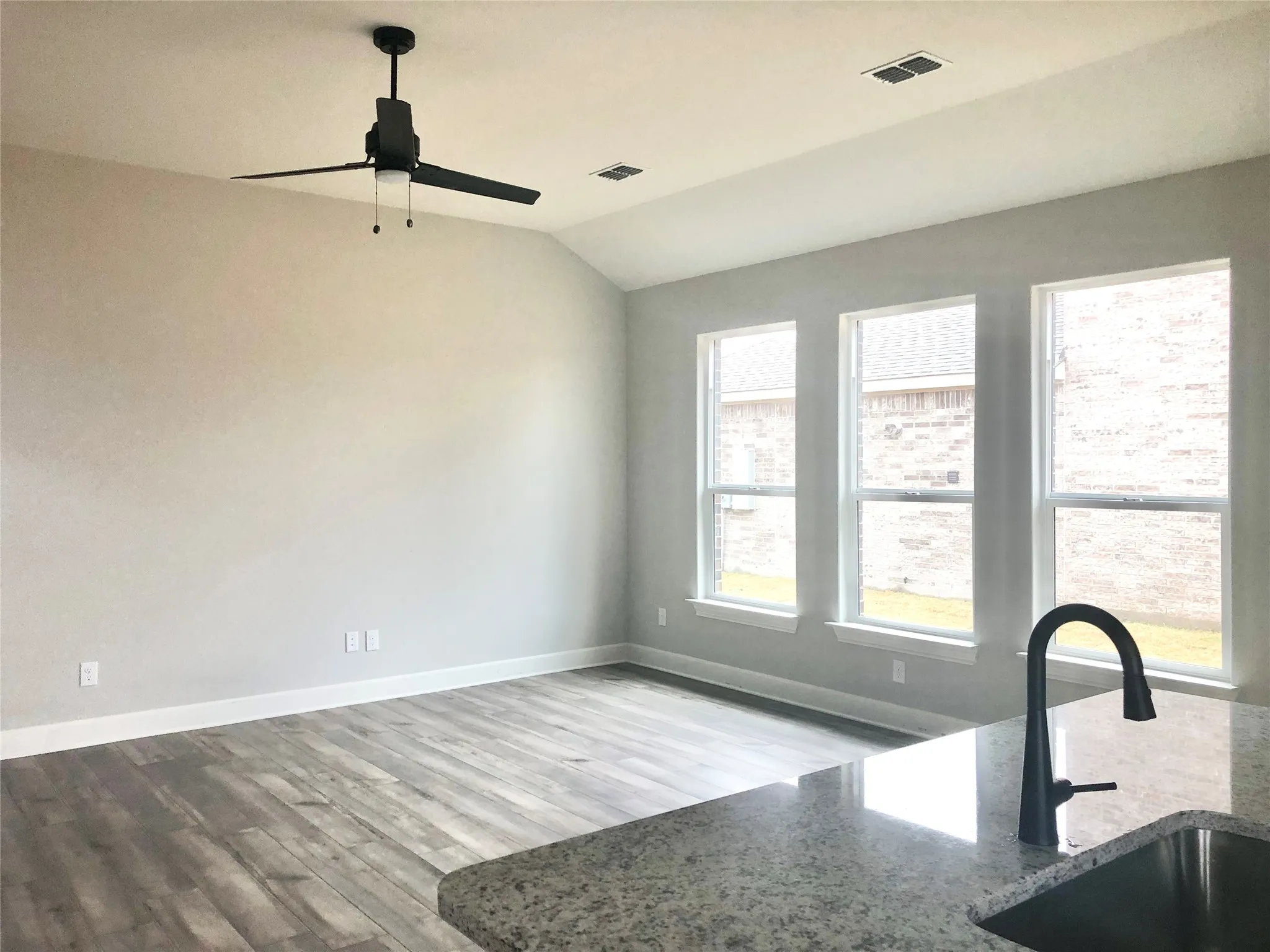 Single Family Residence For Rent in Collin County , 617 Harbor Oaks Drive, Anna, Texas 75409, 4 Bedroom, 2 Bathroom, 2 Garage spaces, 1,811 Sqft, built in 2023, mls#21357473, Real Estate Agent in Anna, Homes For Rent in Collin county, Homes For Rent in Anna, Realtor in Anna Texas, Real Estate Brokerage Independent Realty Texas, Luminita Cordes Realtor