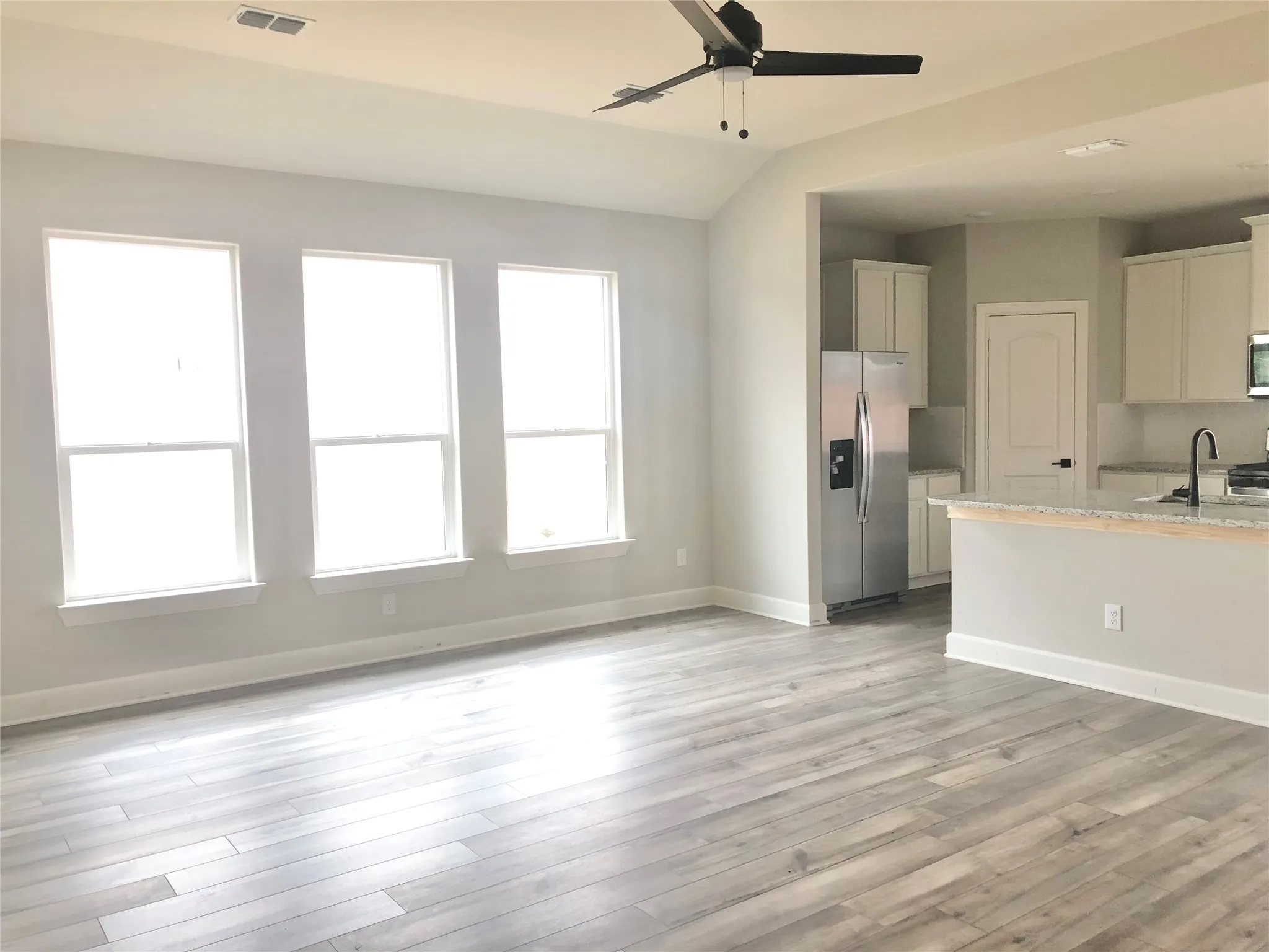 Single Family Residence For Rent in Collin County , 617 Harbor Oaks Drive, Anna, Texas 75409, 4 Bedroom, 2 Bathroom, 2 Garage spaces, 1,811 Sqft, built in 2023, mls#21357473, Real Estate Agent in Anna, Homes For Rent in Collin county, Homes For Rent in Anna, Realtor in Anna Texas, Real Estate Brokerage Independent Realty Texas, Luminita Cordes Realtor