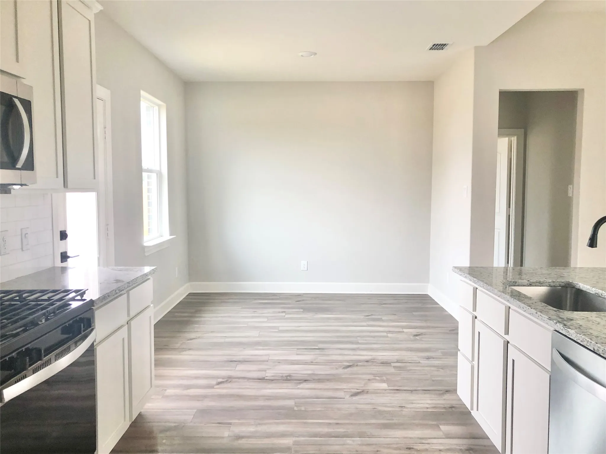 Single Family Residence For Rent in Collin County , 617 Harbor Oaks Drive, Anna, Texas 75409, 4 Bedroom, 2 Bathroom, 2 Garage spaces, 1,811 Sqft, built in 2023, mls#21357473, Real Estate Agent in Anna, Homes For Rent in Collin county, Homes For Rent in Anna, Realtor in Anna Texas, Real Estate Brokerage Independent Realty Texas, Luminita Cordes Realtor