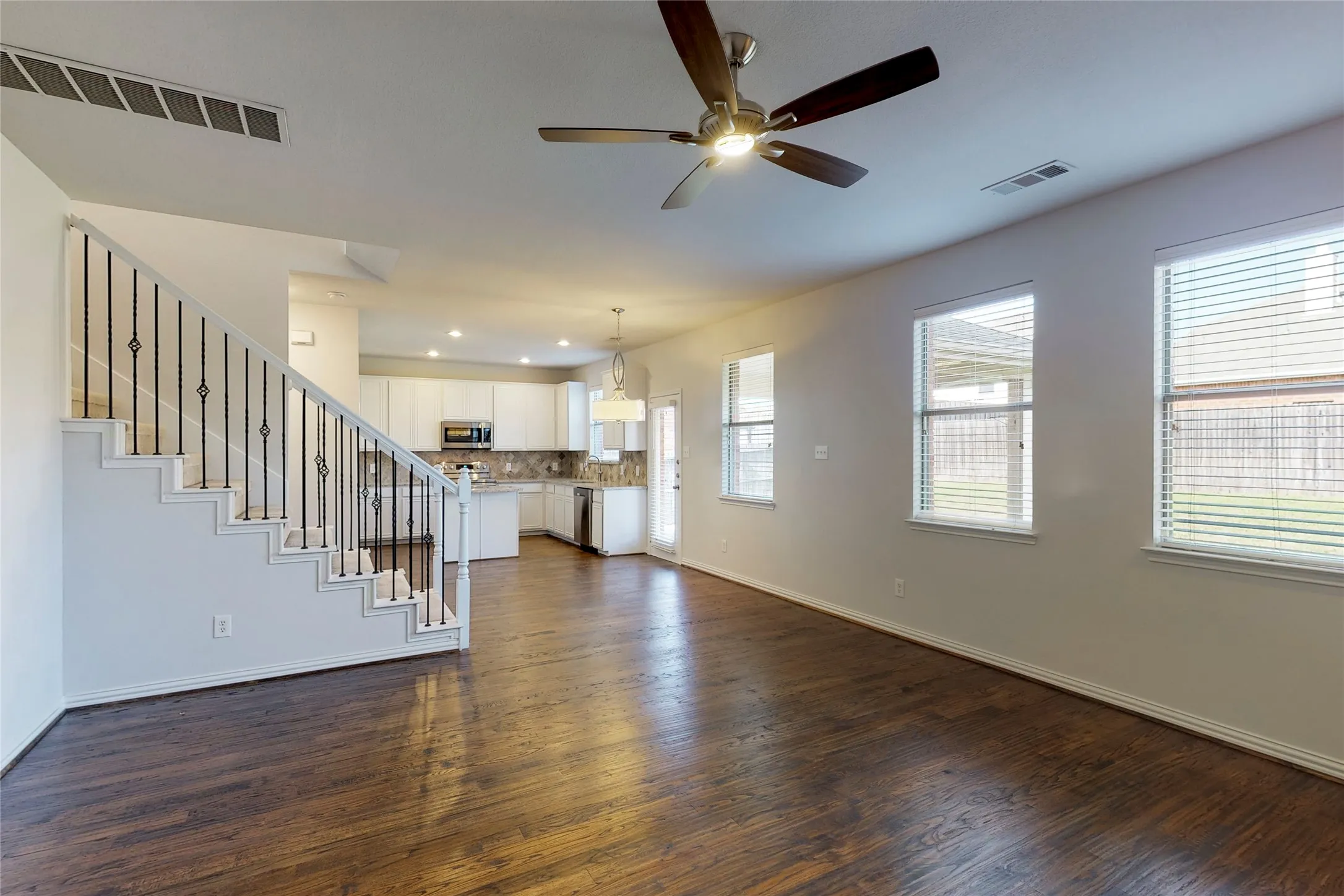 Single Family Residence For Rent in Collin County , 3208 Grant Street, Mc Kinney, Texas 75071, 4 Bedroom, 3 Bathroom, 2 Garage spaces, 2,593 Sqft, built in 2005, mls#21357535, Real Estate Agent in Mc Kinney, Homes For Rent in Collin county, Homes For Rent in Mc Kinney, Realtor in Mc Kinney Texas, Real Estate Brokerage Independent Realty Texas, Luminita Cordes Realtor