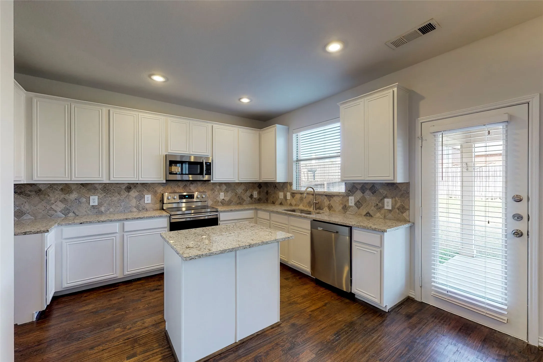 Single Family Residence For Rent in Collin County , 3208 Grant Street, Mc Kinney, Texas 75071, 4 Bedroom, 3 Bathroom, 2 Garage spaces, 2,593 Sqft, built in 2005, mls#21357535, Real Estate Agent in Mc Kinney, Homes For Rent in Collin county, Homes For Rent in Mc Kinney, Realtor in Mc Kinney Texas, Real Estate Brokerage Independent Realty Texas, Luminita Cordes Realtor