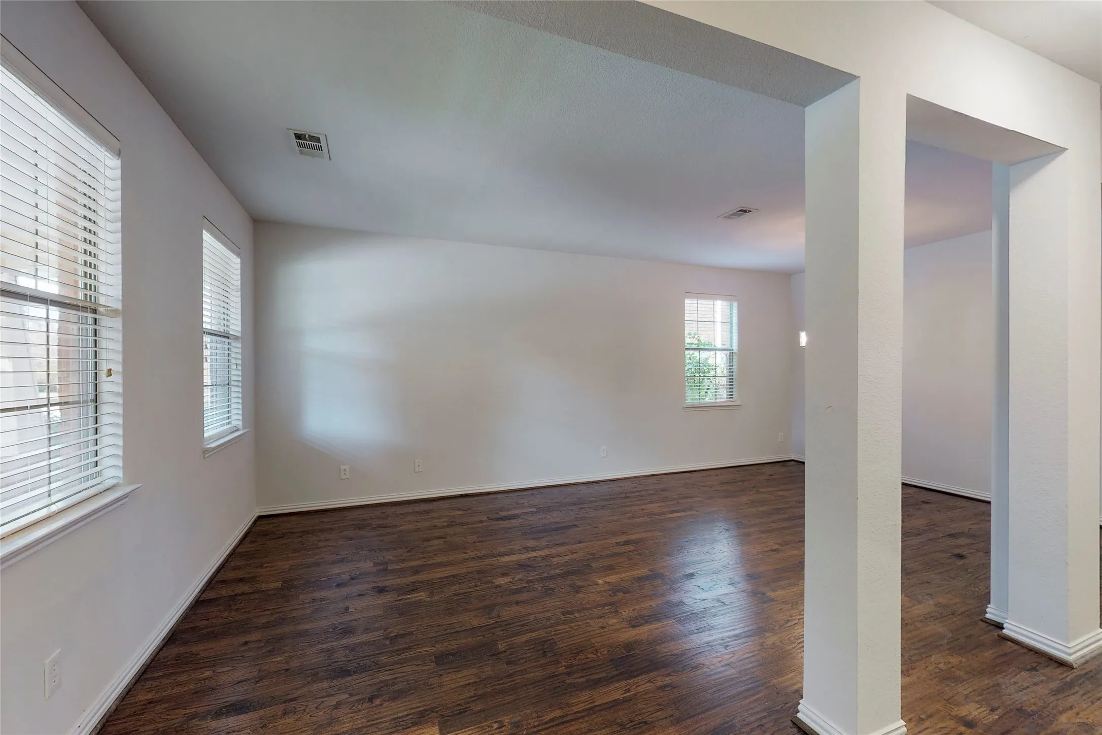 Single Family Residence For Rent in Collin County , 3208 Grant Street, Mc Kinney, Texas 75071, 4 Bedroom, 3 Bathroom, 2 Garage spaces, 2,593 Sqft, built in 2005, mls#21357535, Real Estate Agent in Mc Kinney, Homes For Rent in Collin county, Homes For Rent in Mc Kinney, Realtor in Mc Kinney Texas, Real Estate Brokerage Independent Realty Texas, Luminita Cordes Realtor