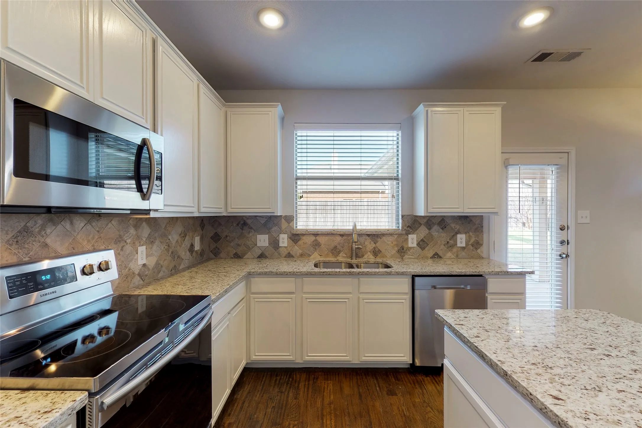 Single Family Residence For Rent in Collin County , 3208 Grant Street, Mc Kinney, Texas 75071, 4 Bedroom, 3 Bathroom, 2 Garage spaces, 2,593 Sqft, built in 2005, mls#21357535, Real Estate Agent in Mc Kinney, Homes For Rent in Collin county, Homes For Rent in Mc Kinney, Realtor in Mc Kinney Texas, Real Estate Brokerage Independent Realty Texas, Luminita Cordes Realtor
