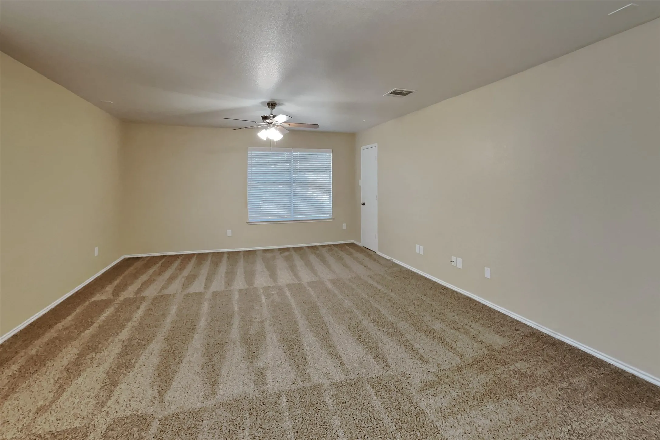 Single Family Residence For Rent in Tarrant County , 616 Destin Drive, Fort Worth, Texas 76131, 3 Bedroom, 3 Bathroom, 2 Garage spaces, 2,260 Sqft, built in 2008, mls#21357547, Real Estate Agent in Fort Worth, Homes For Rent in Tarrant county, Homes For Rent in Fort Worth, Realtor in Fort Worth Texas, Real Estate Brokerage Independent Realty Texas, Luminita Cordes Realtor