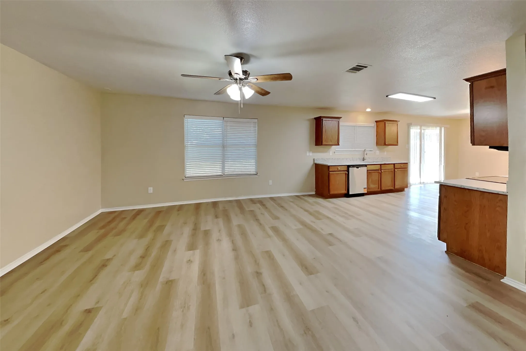 Single Family Residence For Rent in Tarrant County , 616 Destin Drive, Fort Worth, Texas 76131, 3 Bedroom, 3 Bathroom, 2 Garage spaces, 2,260 Sqft, built in 2008, mls#21357547, Real Estate Agent in Fort Worth, Homes For Rent in Tarrant county, Homes For Rent in Fort Worth, Realtor in Fort Worth Texas, Real Estate Brokerage Independent Realty Texas, Luminita Cordes Realtor