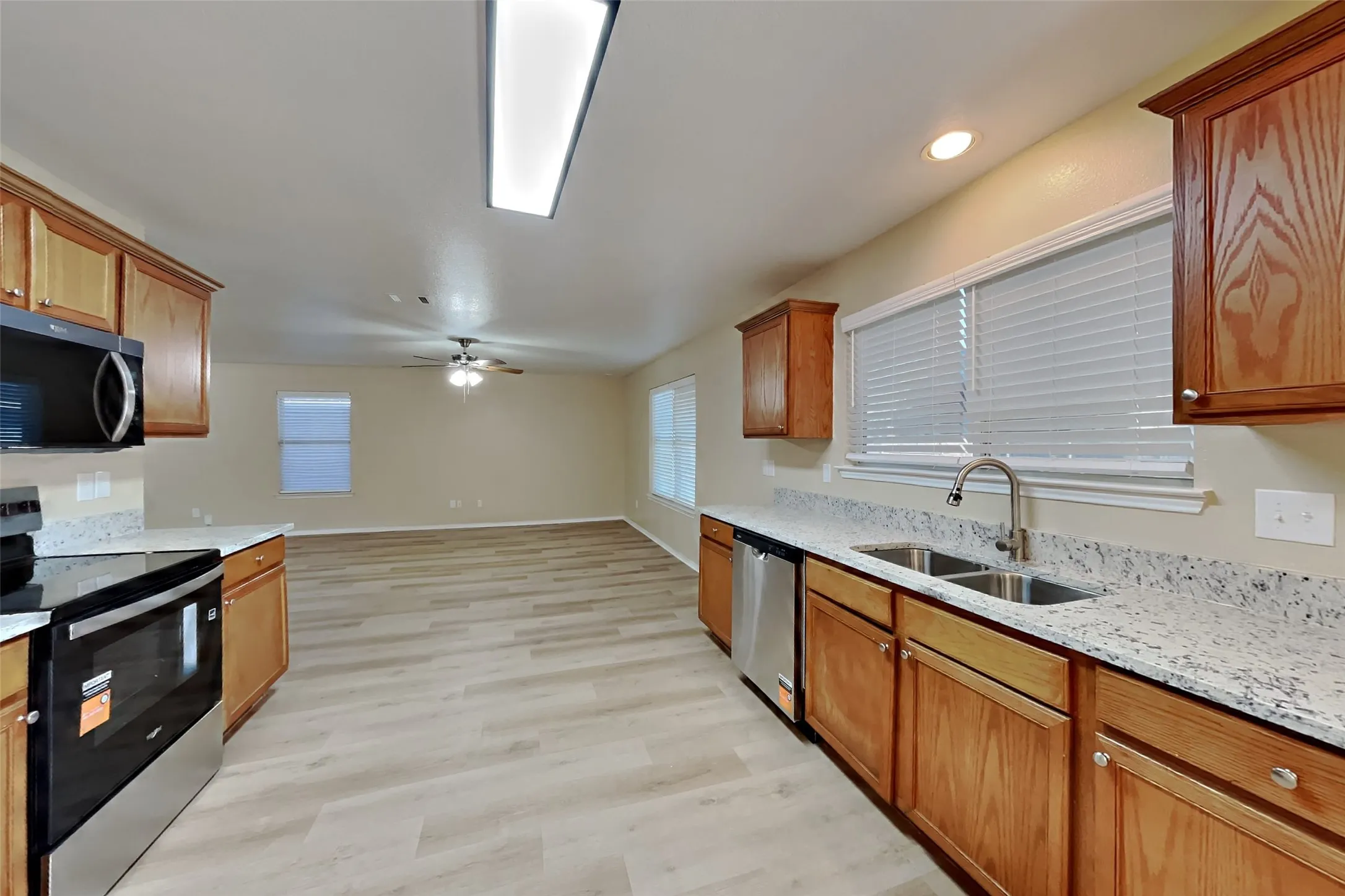 Single Family Residence For Rent in Tarrant County , 616 Destin Drive, Fort Worth, Texas 76131, 3 Bedroom, 3 Bathroom, 2 Garage spaces, 2,260 Sqft, built in 2008, mls#21357547, Real Estate Agent in Fort Worth, Homes For Rent in Tarrant county, Homes For Rent in Fort Worth, Realtor in Fort Worth Texas, Real Estate Brokerage Independent Realty Texas, Luminita Cordes Realtor