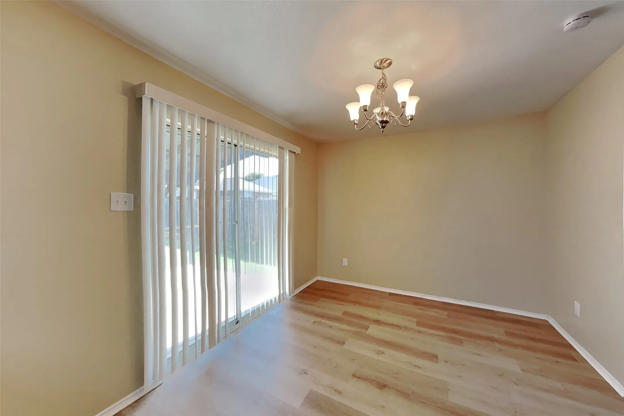 Single Family Residence For Rent in Tarrant County , 616 Destin Drive, Fort Worth, Texas 76131, 3 Bedroom, 3 Bathroom, 2 Garage spaces, 2,260 Sqft, built in 2008, mls#21357547, Real Estate Agent in Fort Worth, Homes For Rent in Tarrant county, Homes For Rent in Fort Worth, Realtor in Fort Worth Texas, Real Estate Brokerage Independent Realty Texas, Luminita Cordes Realtor
