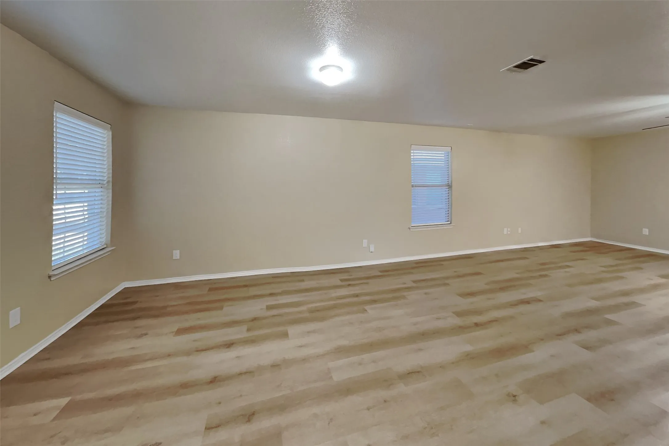 Single Family Residence For Rent in Tarrant County , 616 Destin Drive, Fort Worth, Texas 76131, 3 Bedroom, 3 Bathroom, 2 Garage spaces, 2,260 Sqft, built in 2008, mls#21357547, Real Estate Agent in Fort Worth, Homes For Rent in Tarrant county, Homes For Rent in Fort Worth, Realtor in Fort Worth Texas, Real Estate Brokerage Independent Realty Texas, Luminita Cordes Realtor
